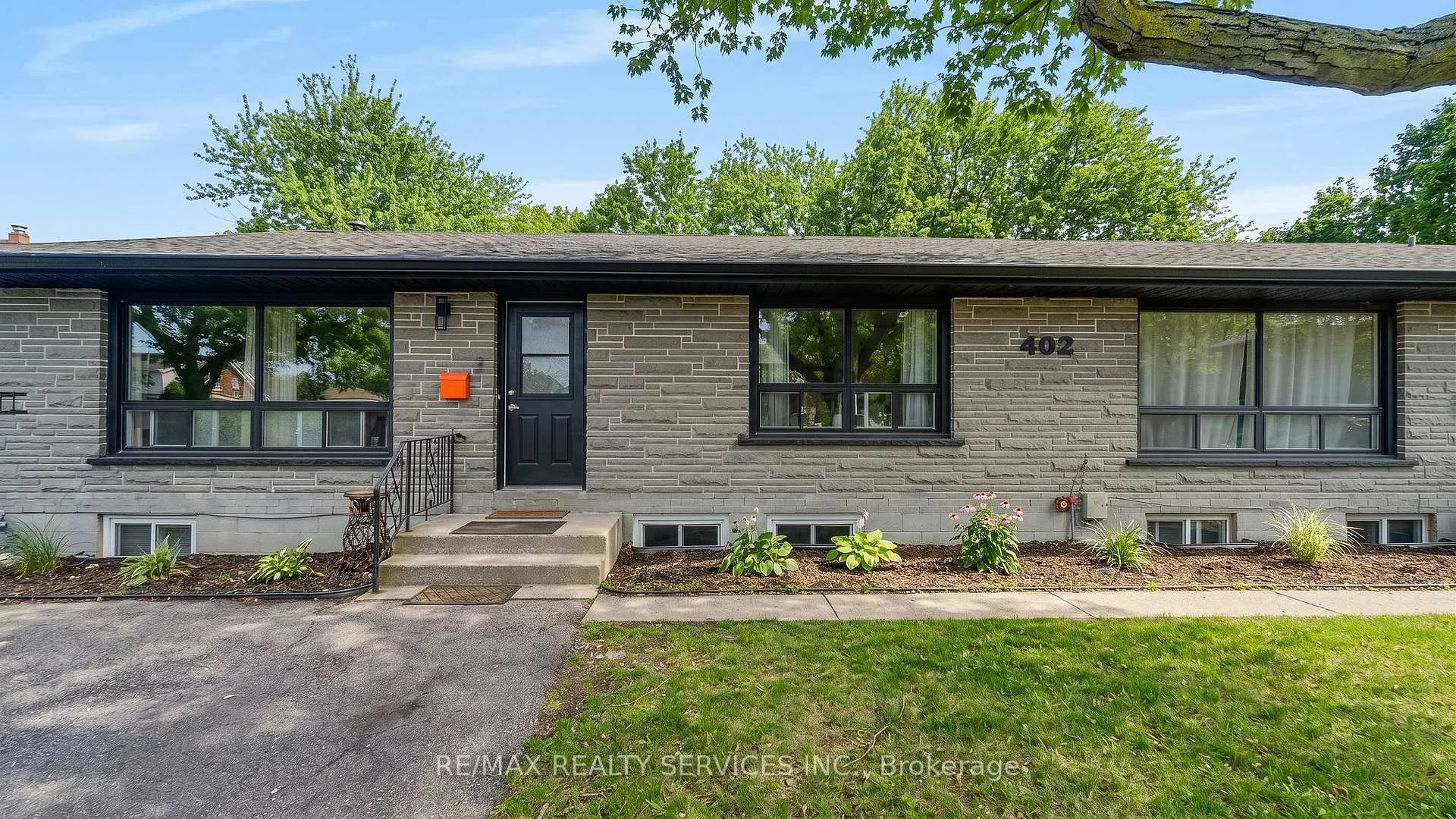 Photo 32 of Unit 2, 402 Elizabeth Street, Grimsby, Grimsby Beach — HOMEH