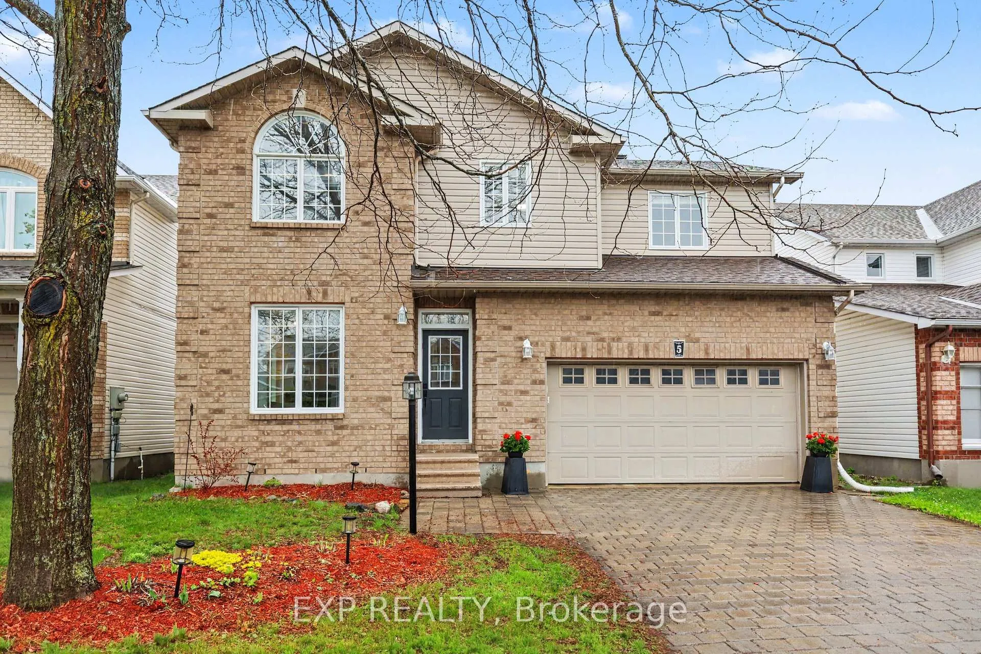 Front of 5 Sundew Court W
