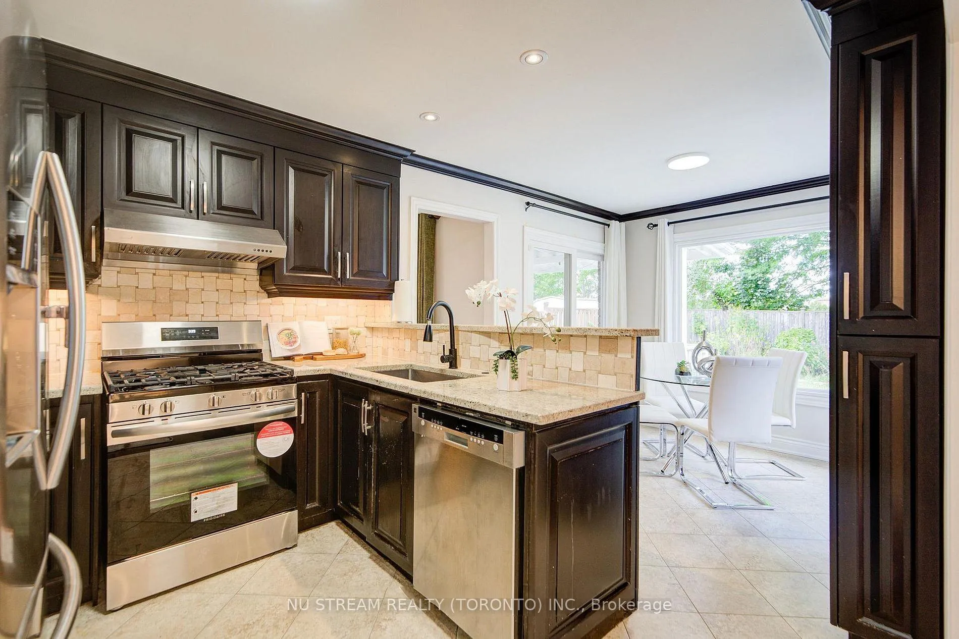 Photo 4 of 58 Elson Street, Markham, Middlefield — HOMEH
