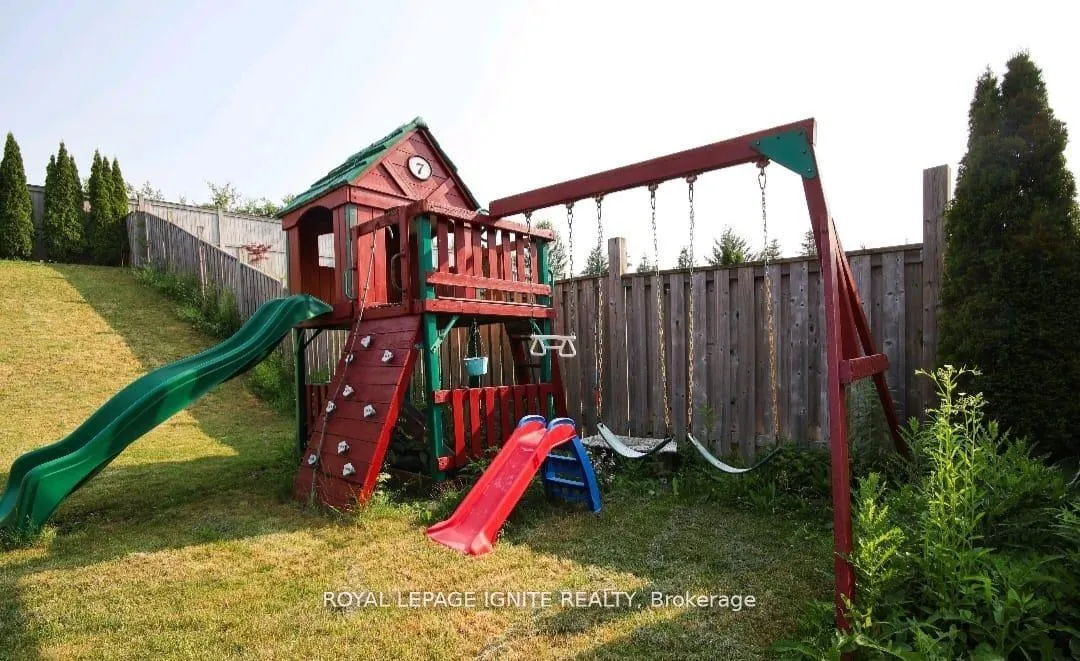 Photo 24 of 66 Westray Crescent, Ajax, Northeast Ajax — HOMEH