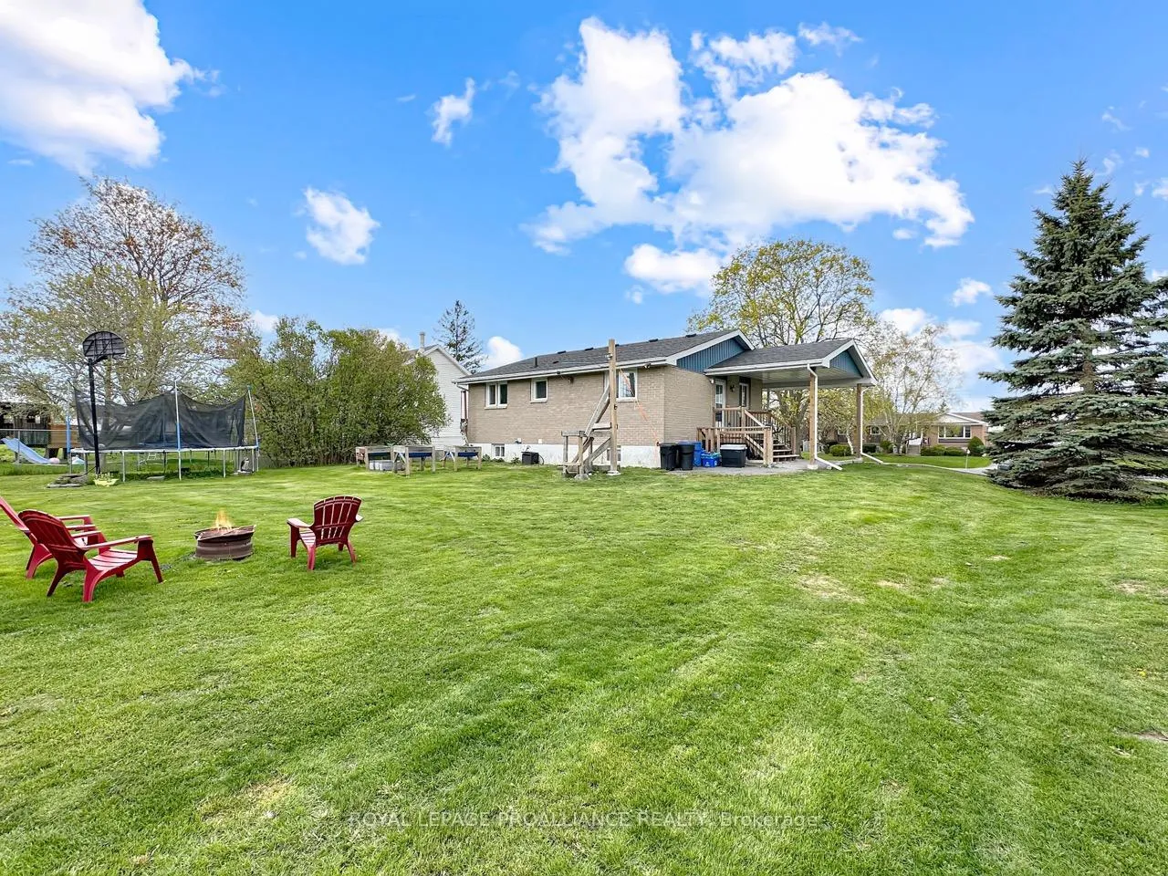 Photo 4 of 60 Catalina Drive, Quinte West, Sidney Ward — HOMEH