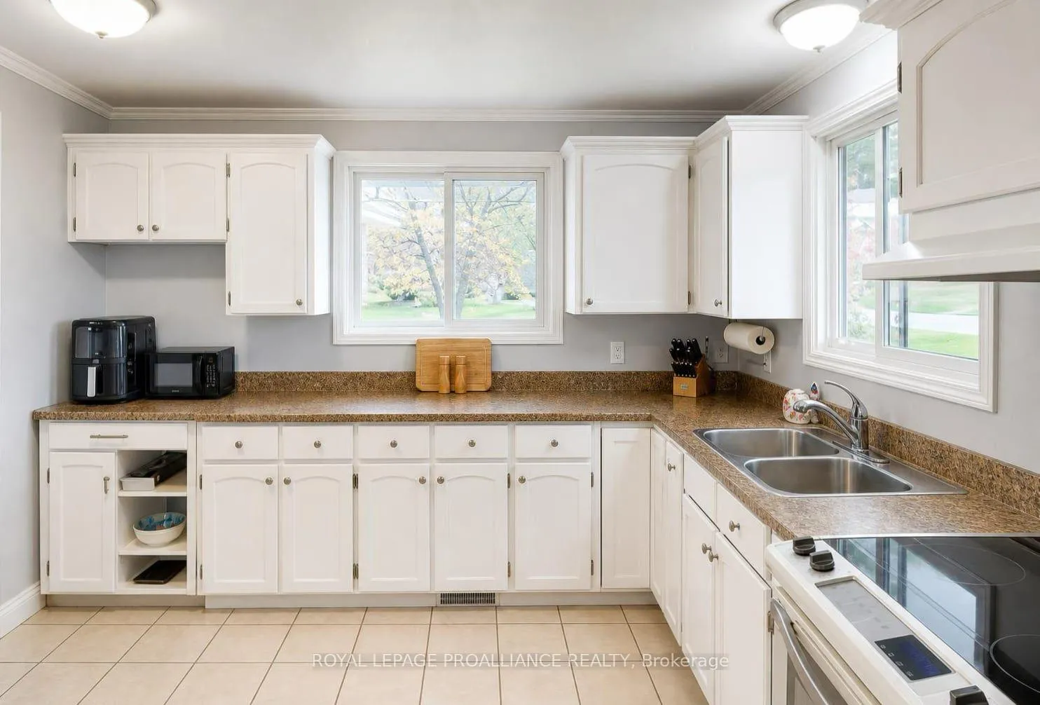 Photo 5 of 60 Catalina Drive, Quinte West, Sidney Ward — HOMEH