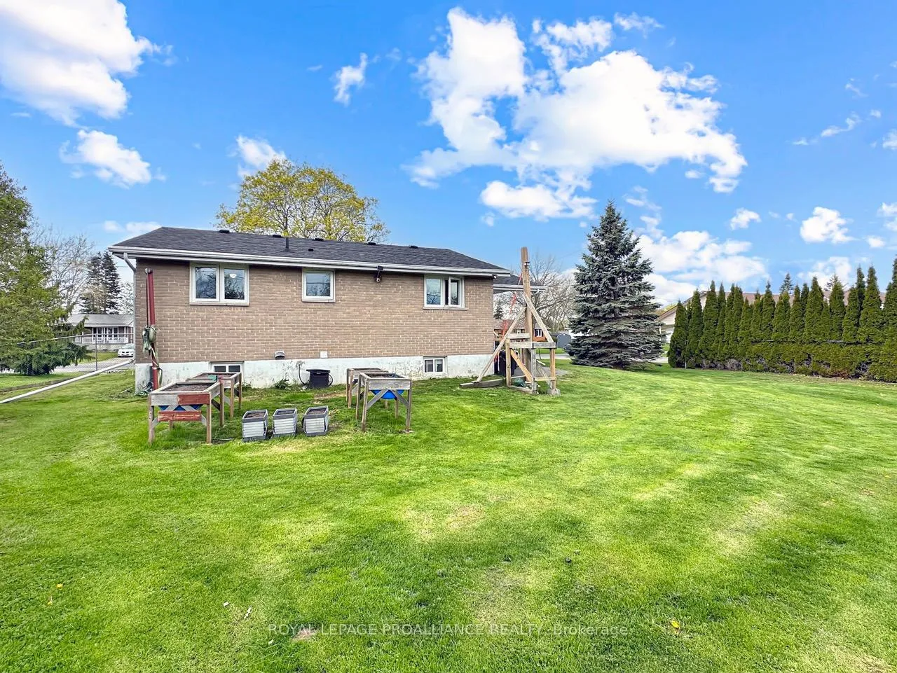 Photo 24 of 60 Catalina Drive, Quinte West, Sidney Ward — HOMEH