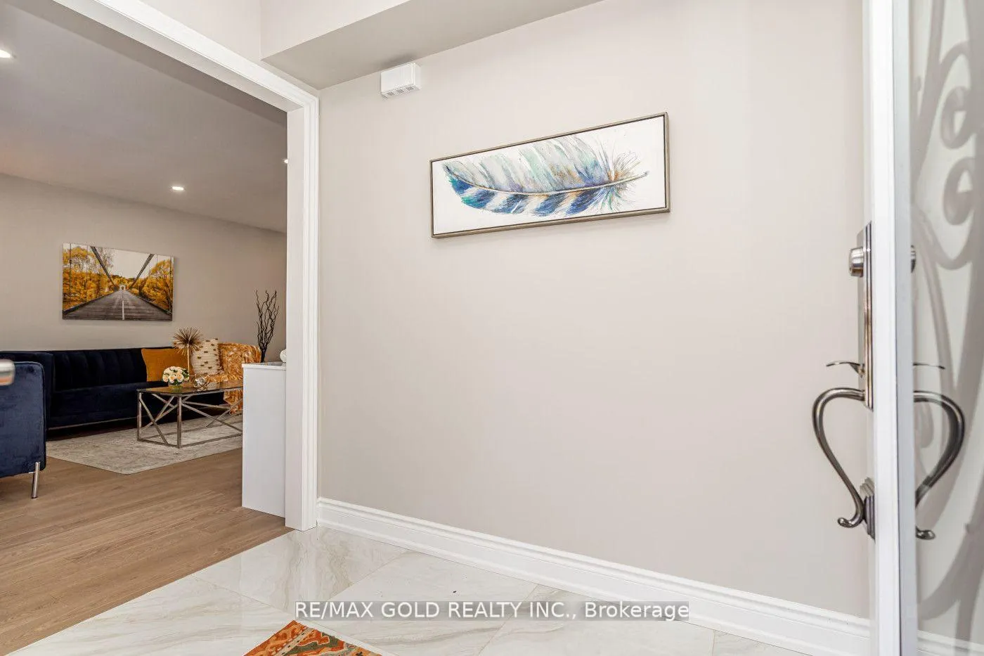 Photo 4 of 48 Malcolm Crescent, Brampton, Central Park — HOMEH