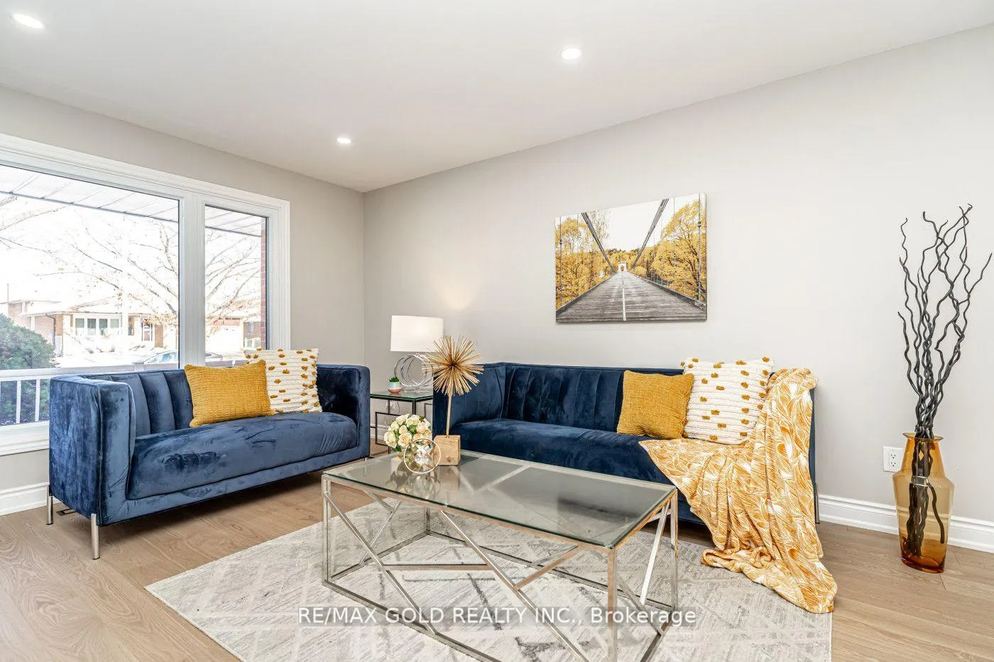 Photo 7 of 48 Malcolm Crescent, Brampton, Central Park — HOMEH