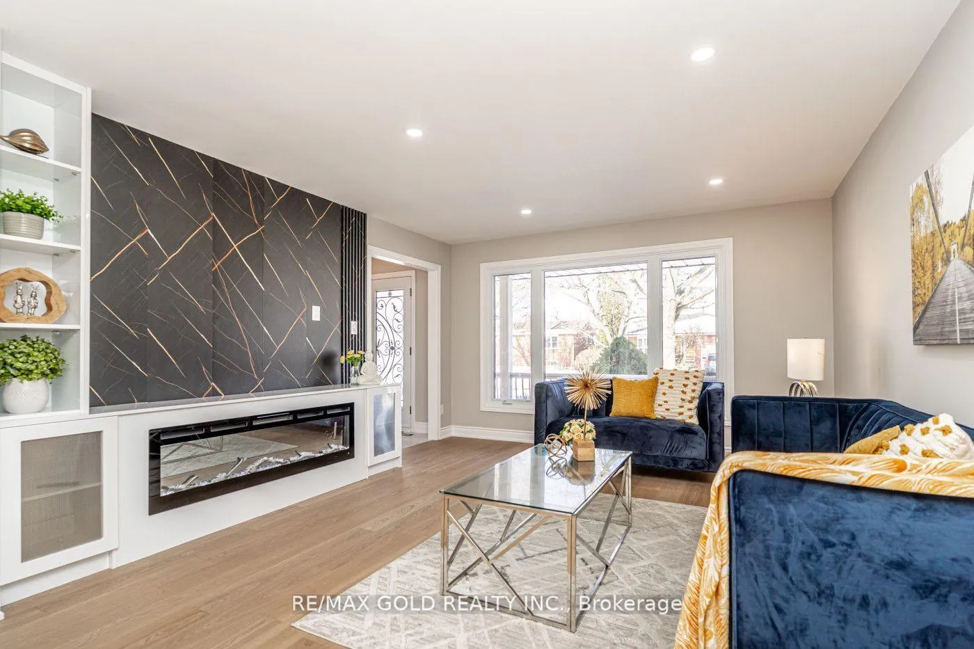 Photo 10 of 48 Malcolm Crescent, Brampton, Central Park — HOMEH