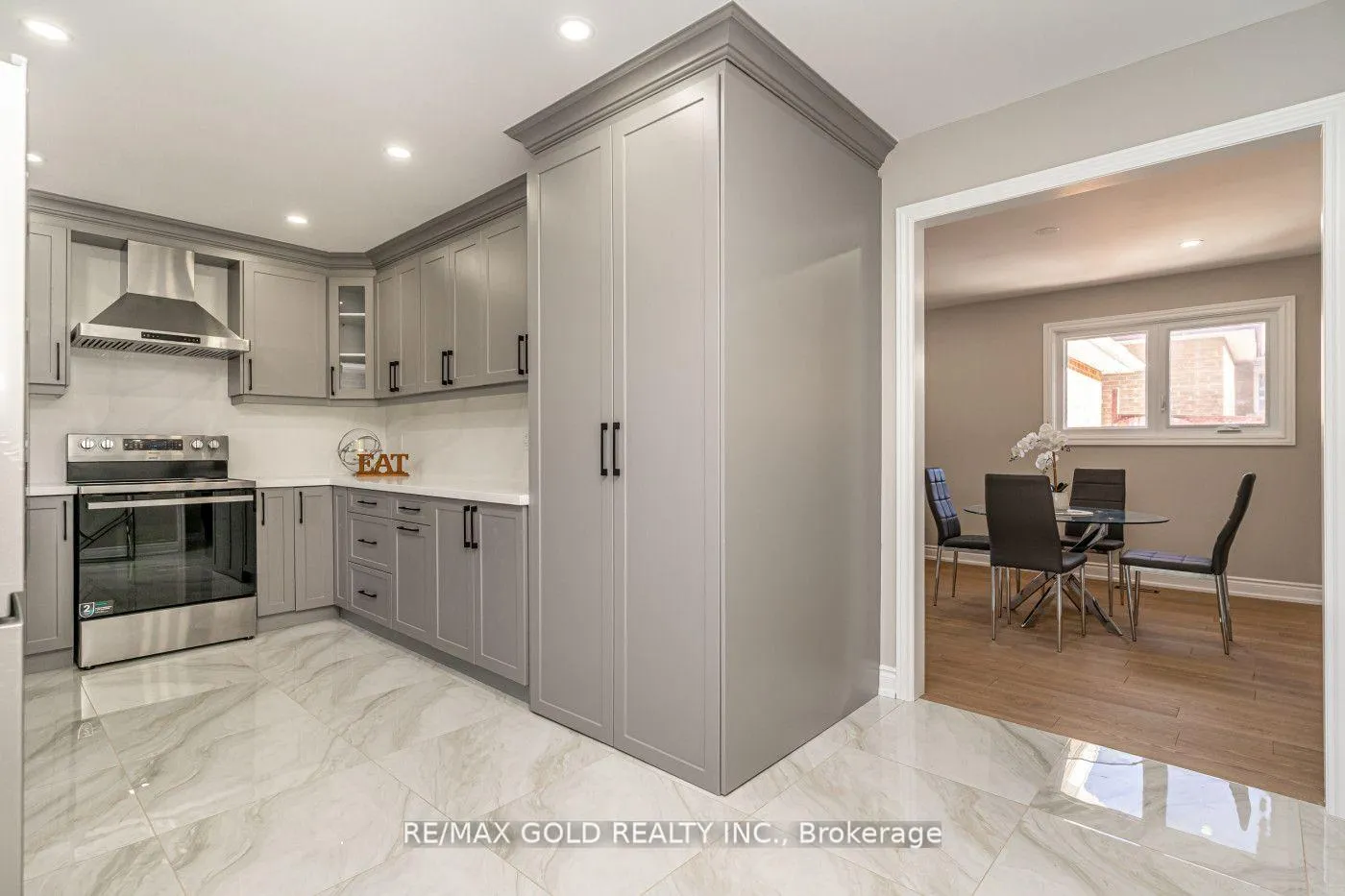Photo 15 of 48 Malcolm Crescent, Brampton, Central Park — HOMEH