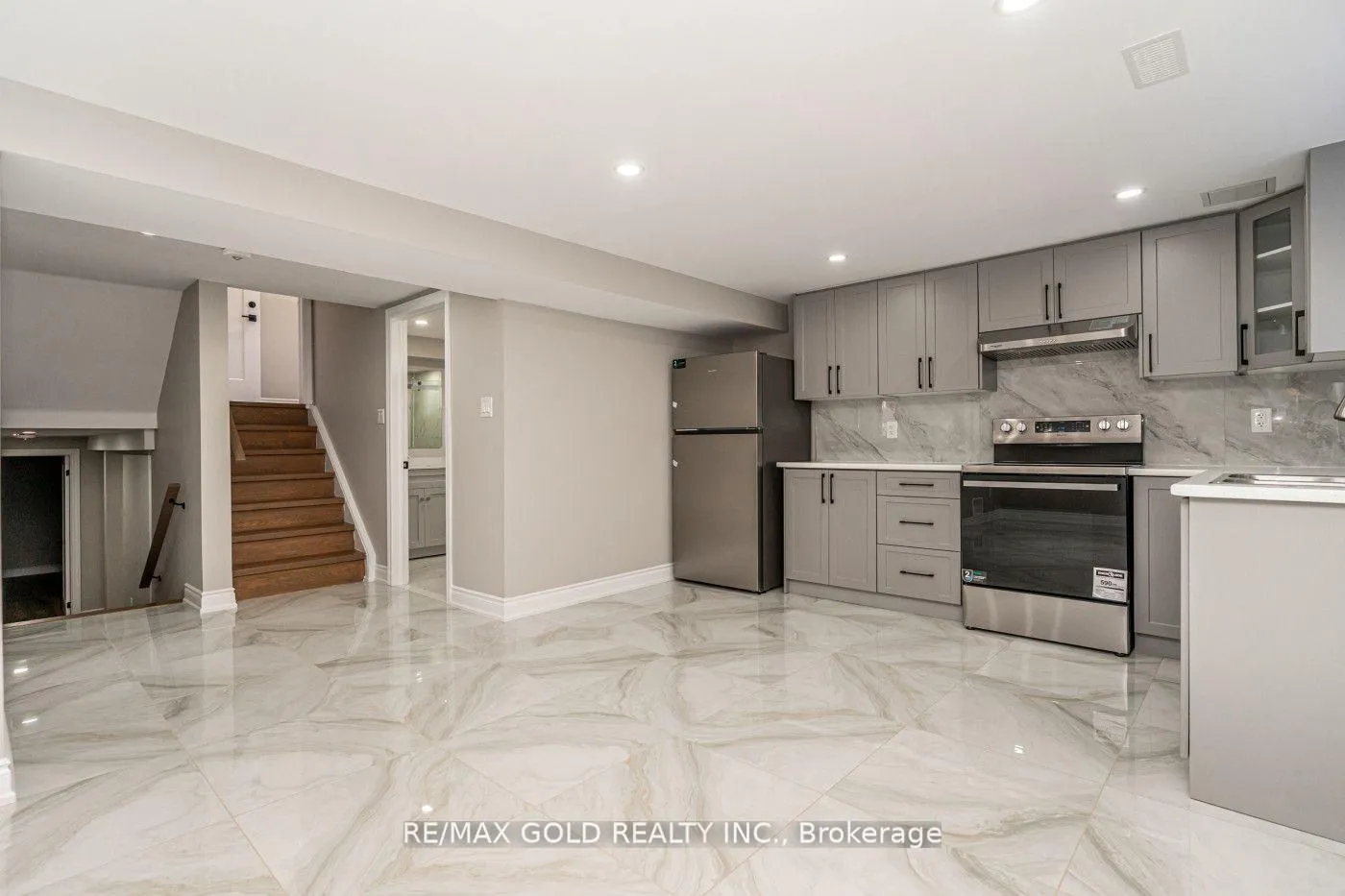 Photo 31 of 48 Malcolm Crescent, Brampton, Central Park — HOMEH