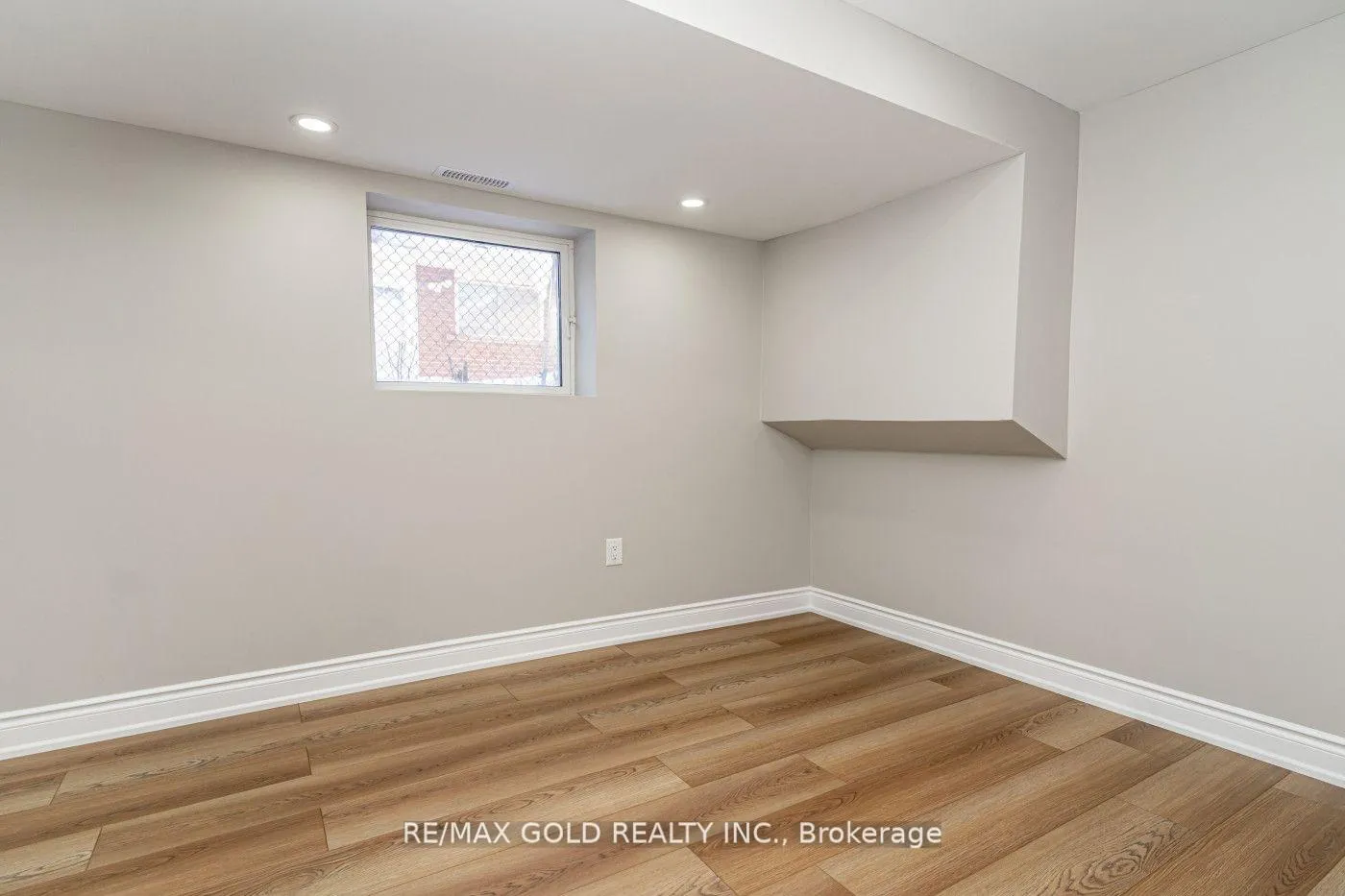 Photo 33 of 48 Malcolm Crescent, Brampton, Central Park — HOMEH