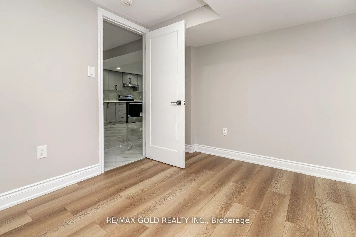 Photo 34 of 48 Malcolm Crescent, Brampton, Central Park — HOMEH