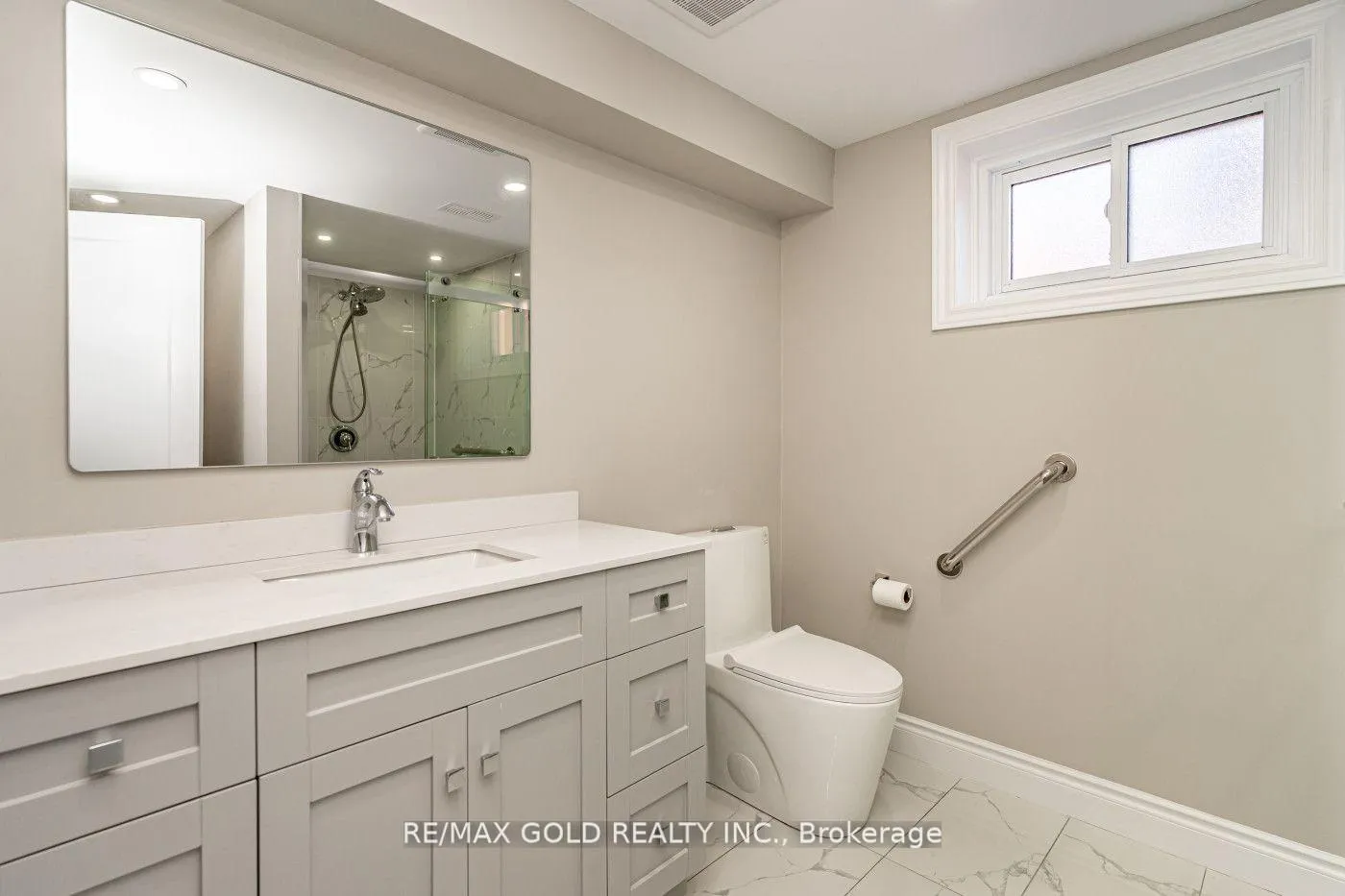 Photo 35 of 48 Malcolm Crescent, Brampton, Central Park — HOMEH