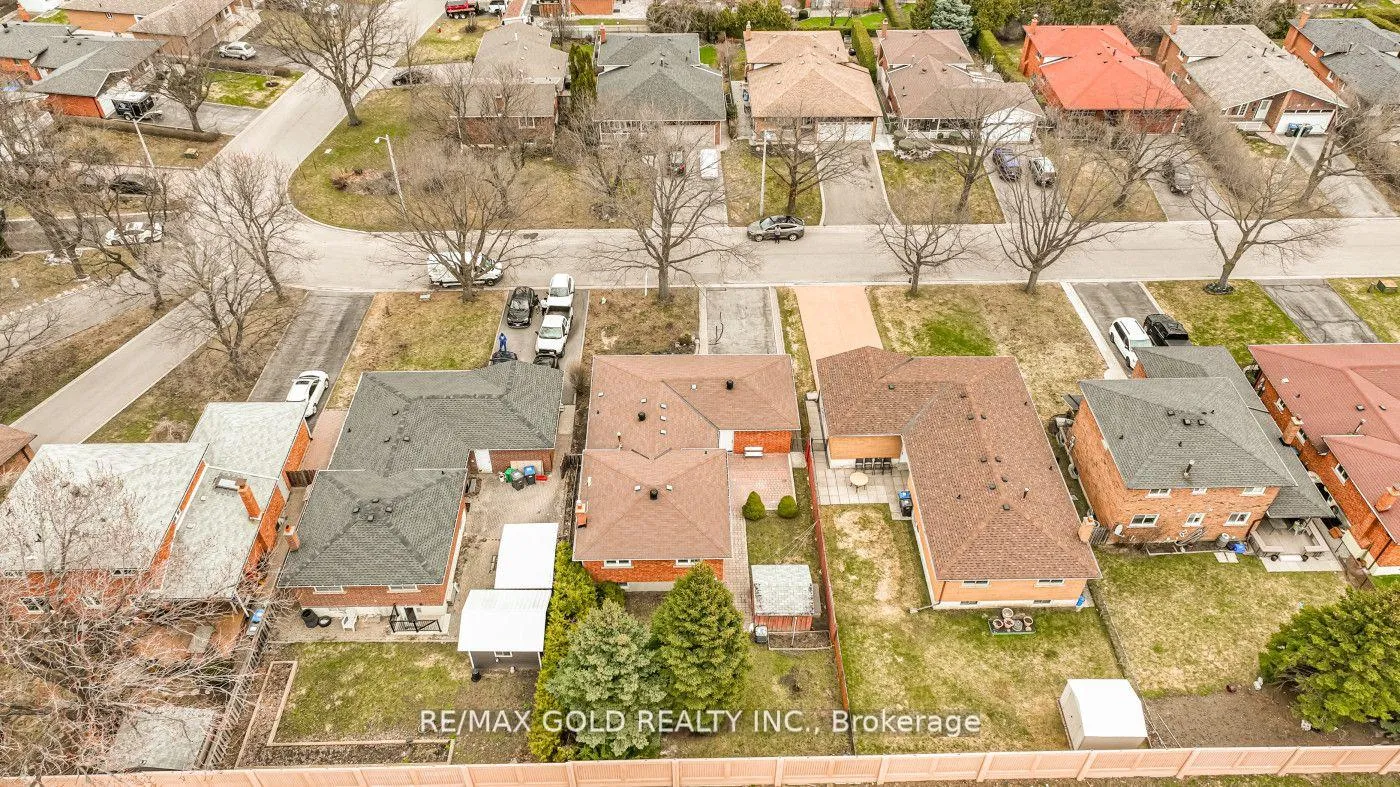 Photo 46 of 48 Malcolm Crescent, Brampton, Central Park — HOMEH