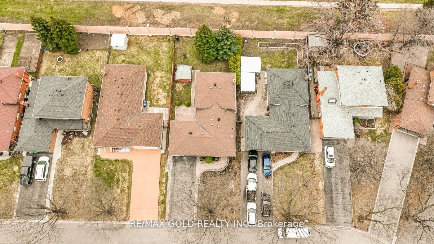Photo 47 of 48 Malcolm Crescent, Brampton, Central Park — HOMEH