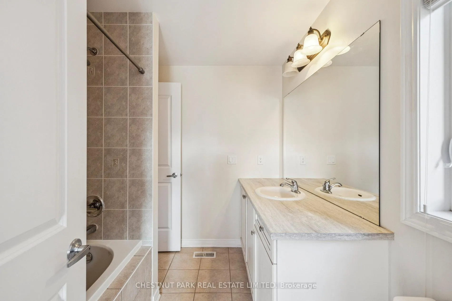 Photo 26 of 67 Hatton Garden Road, Vaughan, Vellore Village — HOMEH