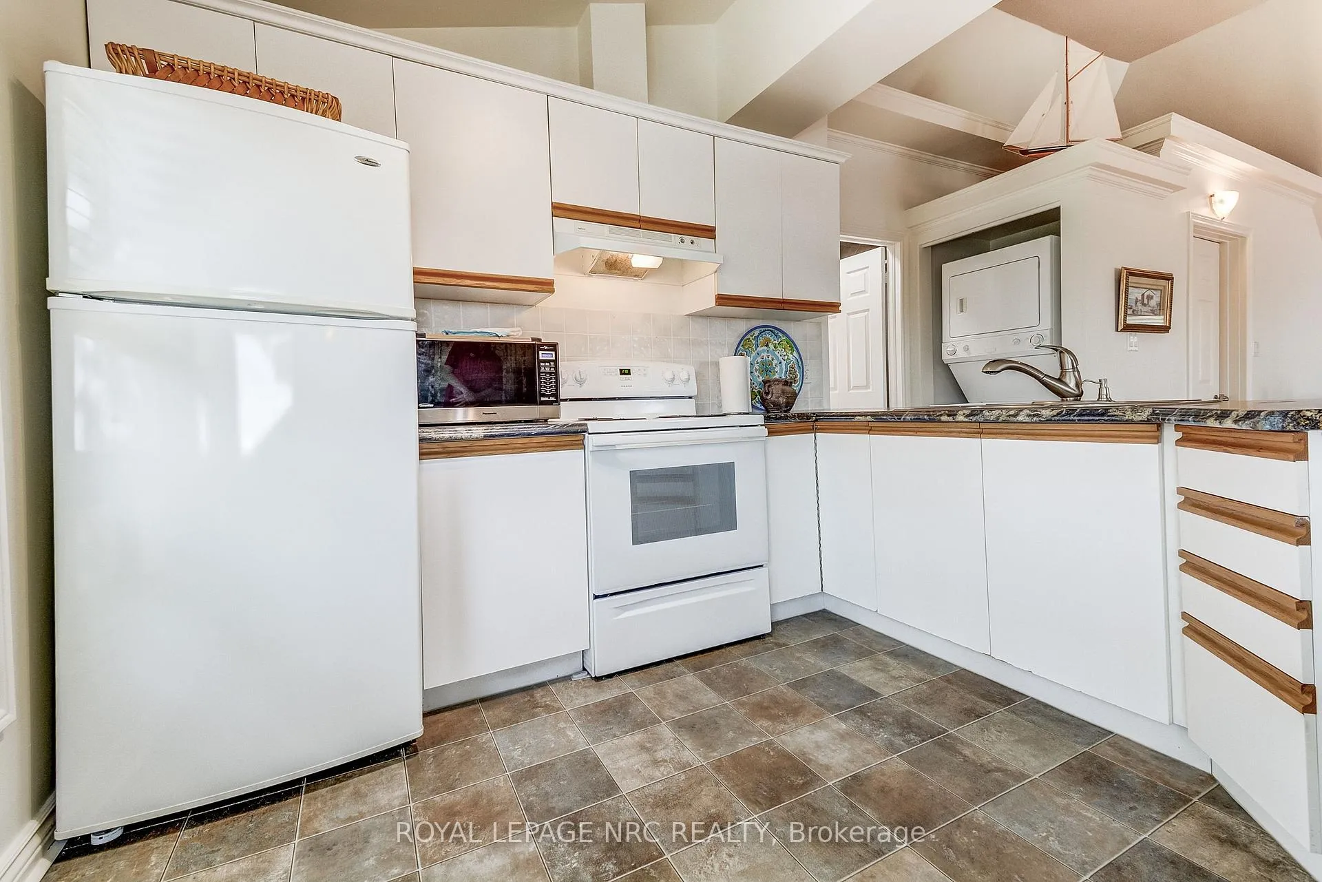 Photo 8 of 56 West Street, Port Colborne, Sugarloaf — HOMEH