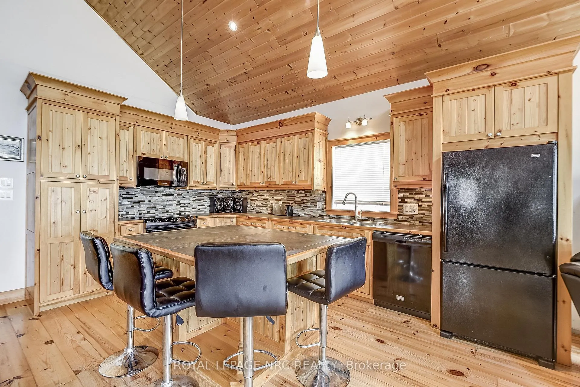 Photo 6 of 10849 Lakeshore Road W, Wainfleet, Lakeshore — HOMEH