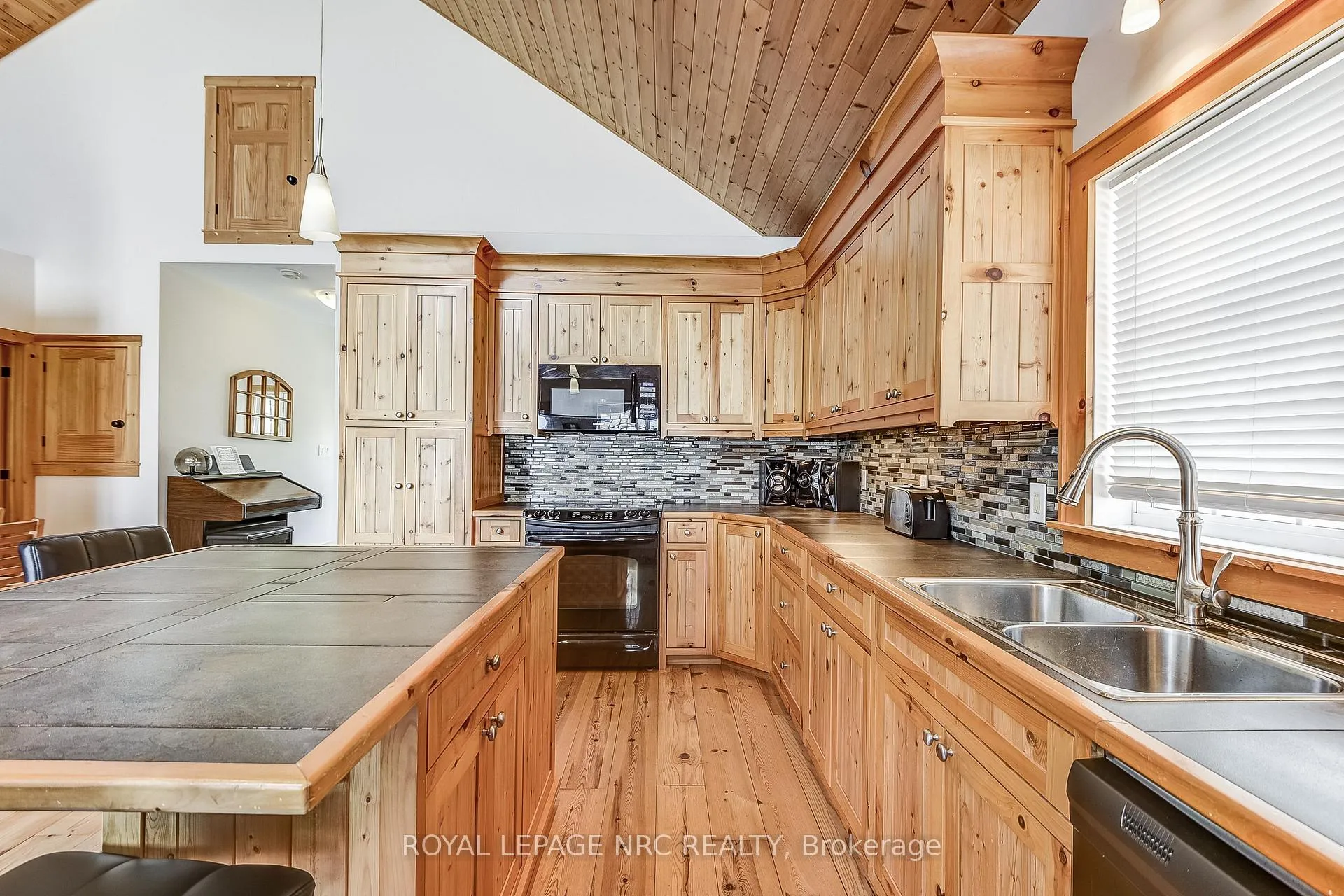 Photo 7 of 10849 Lakeshore Road W, Wainfleet, Lakeshore — HOMEH