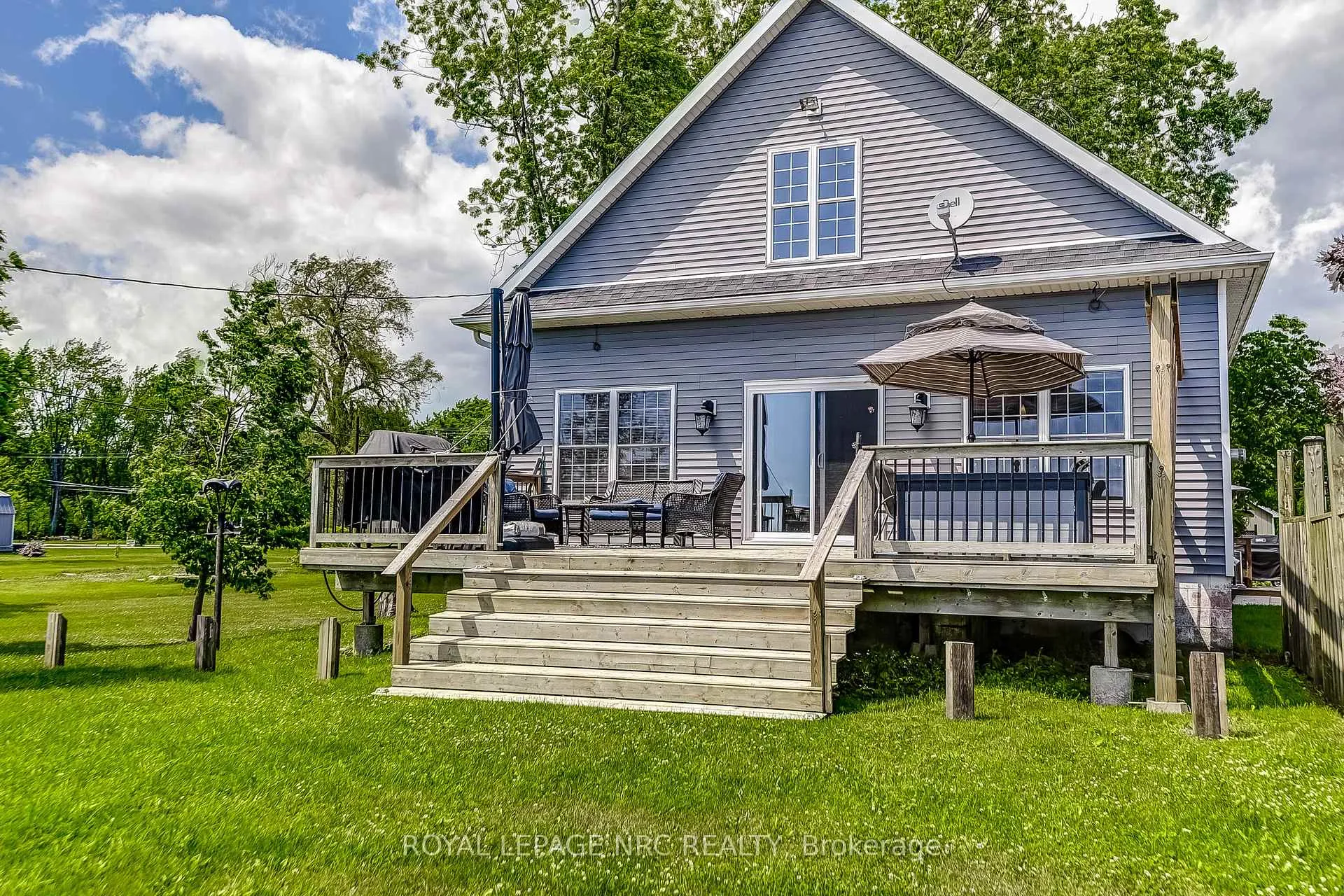 Photo of 10849 Lakeshore Road W