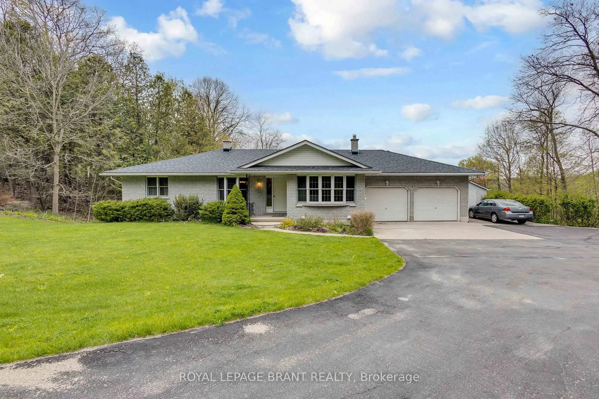Photo 1 of 10 Burnside Drive, Brant, South Dumfries — HOMEH