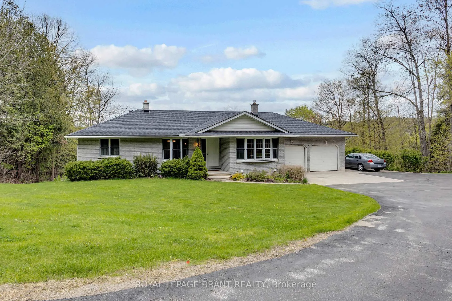 Photo 2 of 10 Burnside Drive, Brant, South Dumfries — HOMEH
