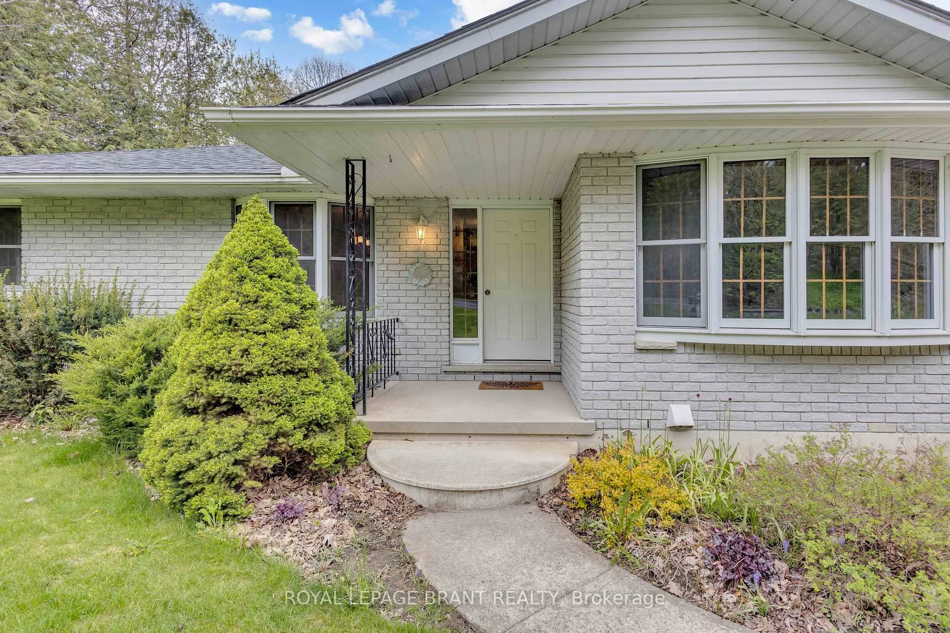 Photo 4 of 10 Burnside Drive, Brant, South Dumfries — HOMEH