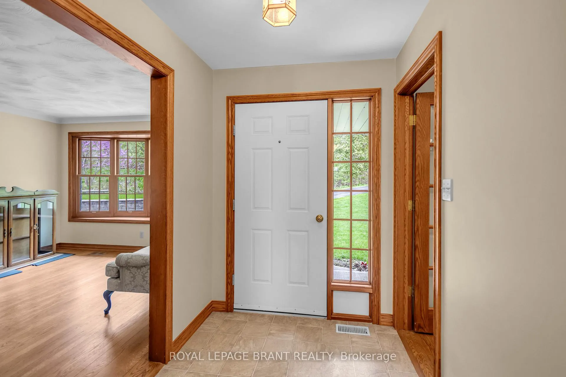 Photo 5 of 10 Burnside Drive, Brant, South Dumfries — HOMEH