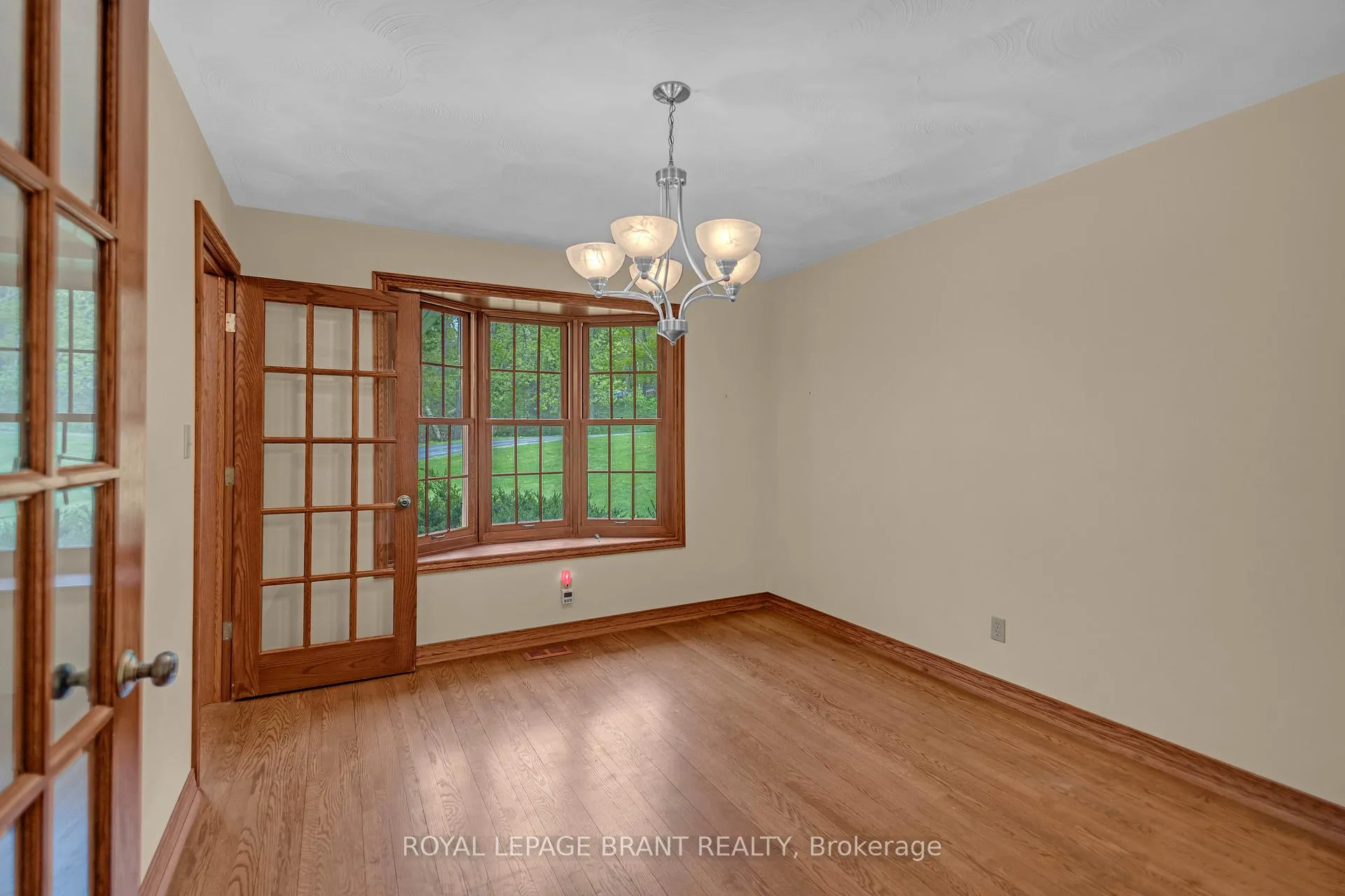 Photo 8 of 10 Burnside Drive, Brant, South Dumfries — HOMEH