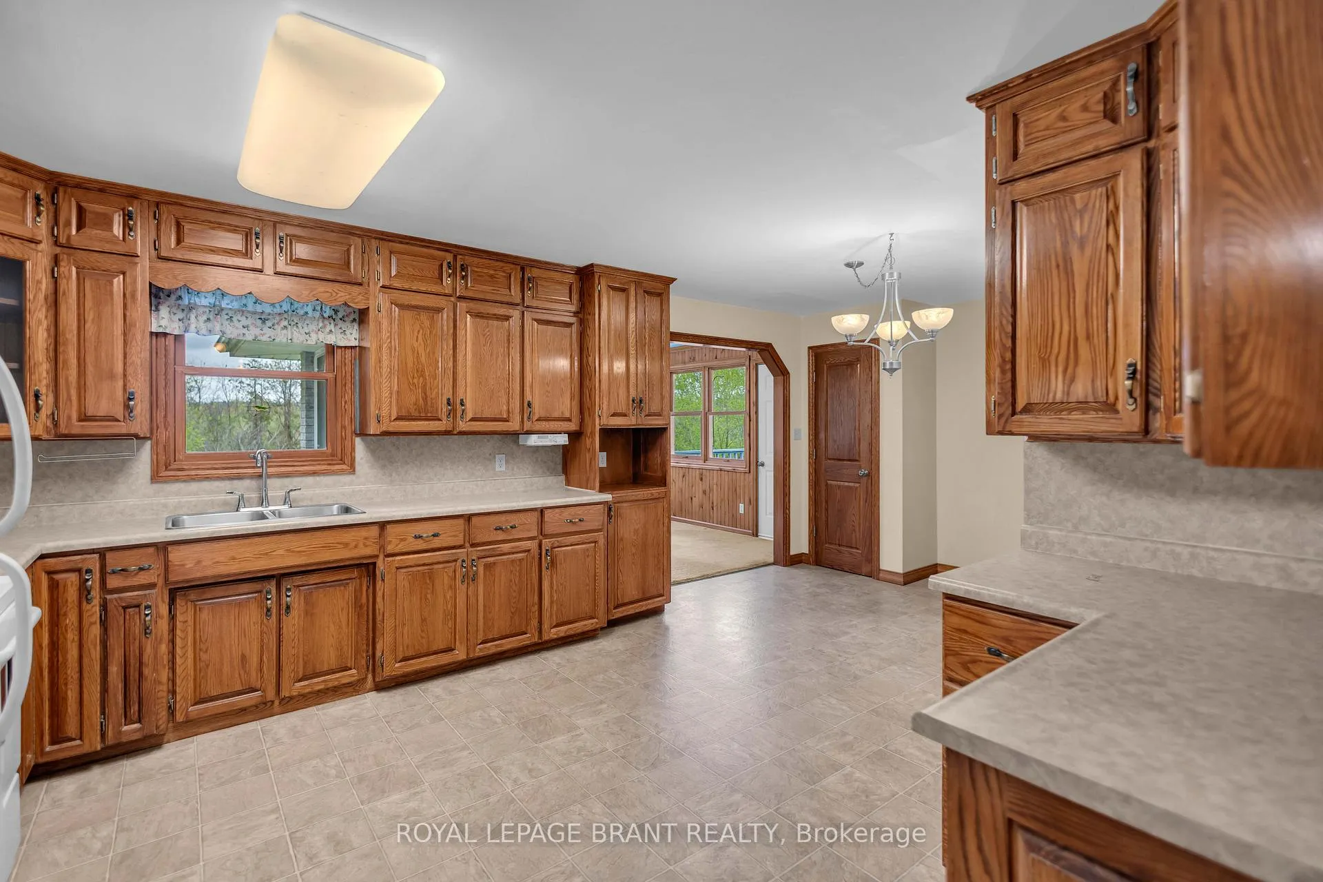 Photo 10 of 10 Burnside Drive, Brant, South Dumfries — HOMEH