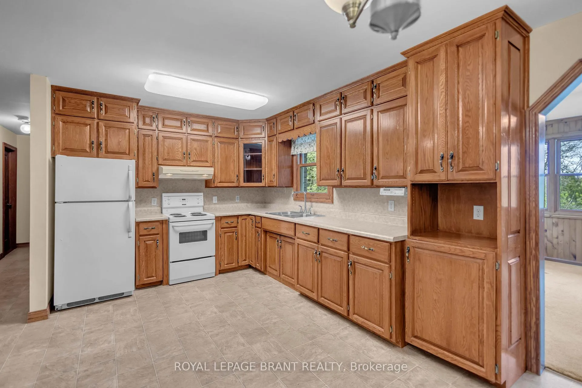 Photo 11 of 10 Burnside Drive, Brant, South Dumfries — HOMEH