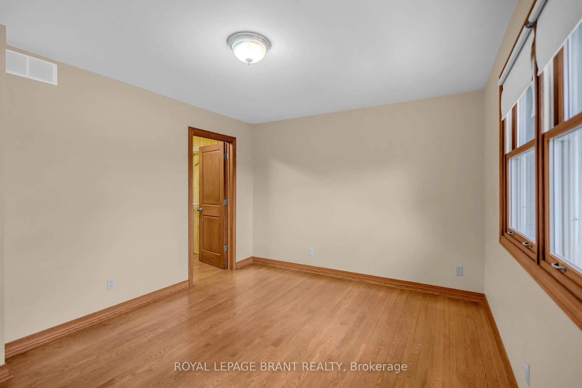 Photo 15 of 10 Burnside Drive, Brant, South Dumfries — HOMEH