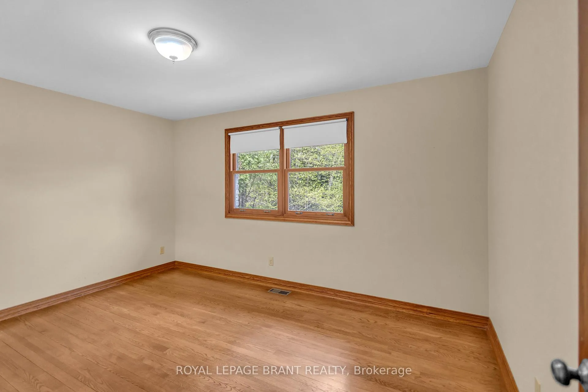 Photo 18 of 10 Burnside Drive, Brant, South Dumfries — HOMEH