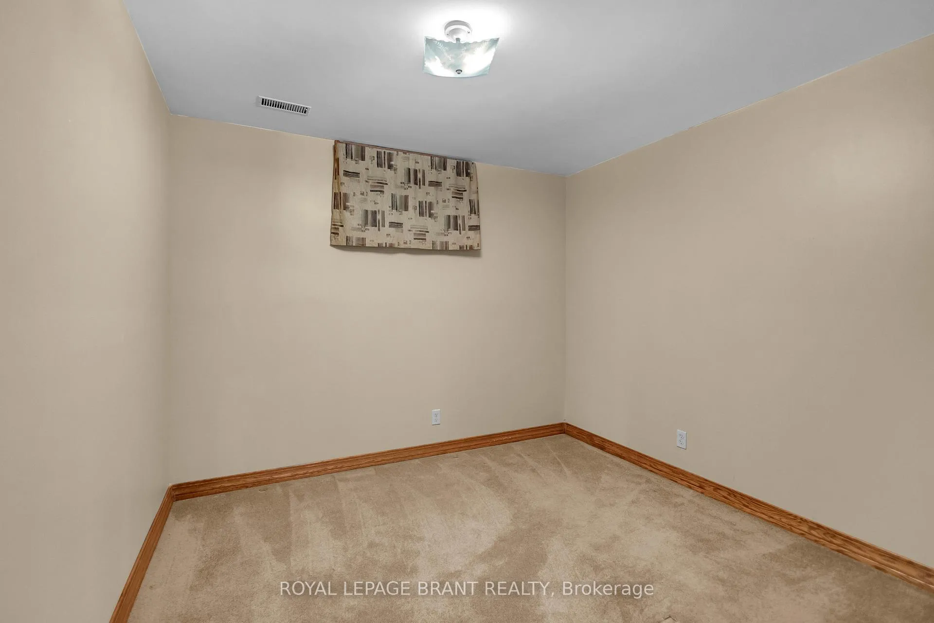 Photo 24 of 10 Burnside Drive, Brant, South Dumfries — HOMEH