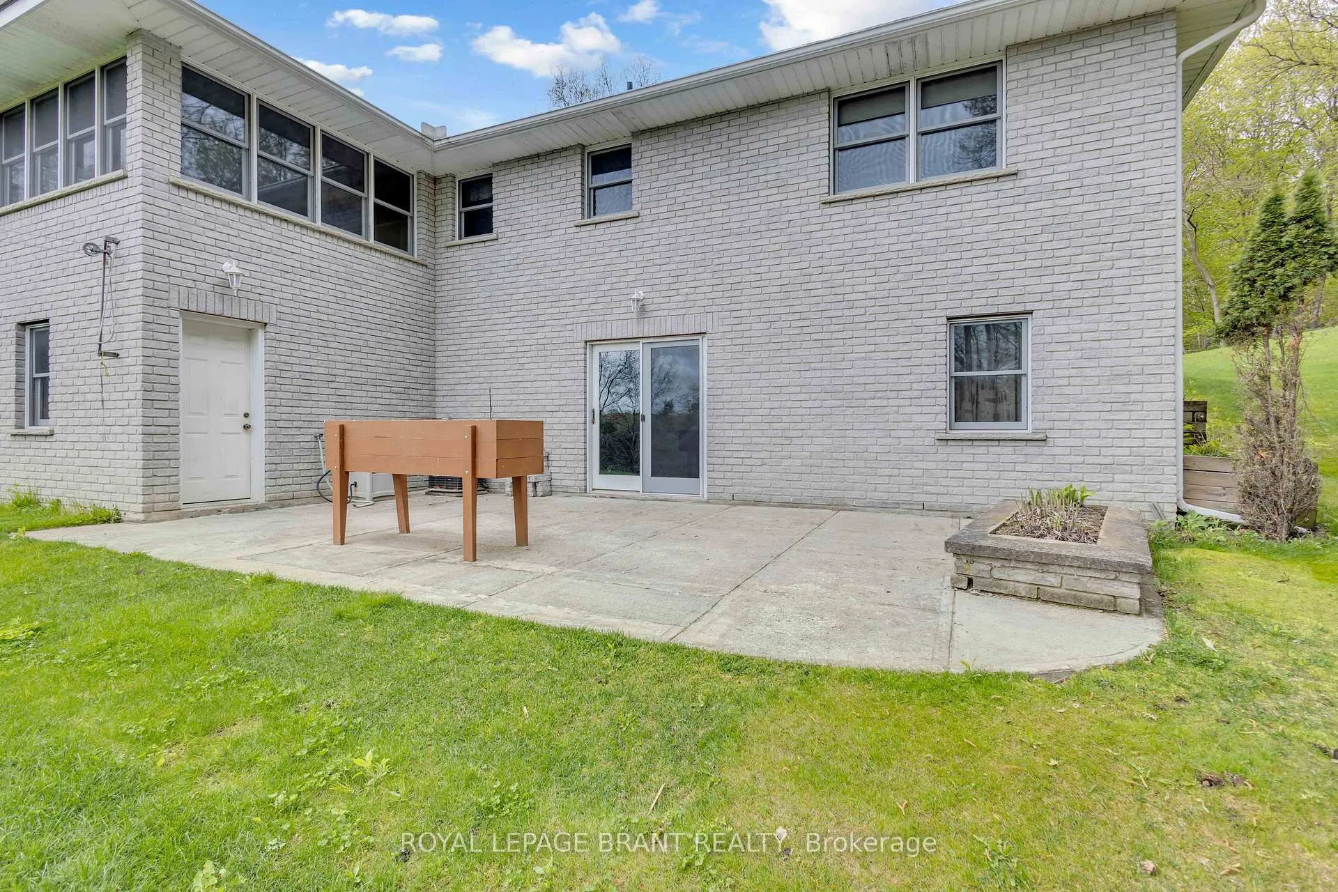 Photo 35 of 10 Burnside Drive, Brant, South Dumfries — HOMEH