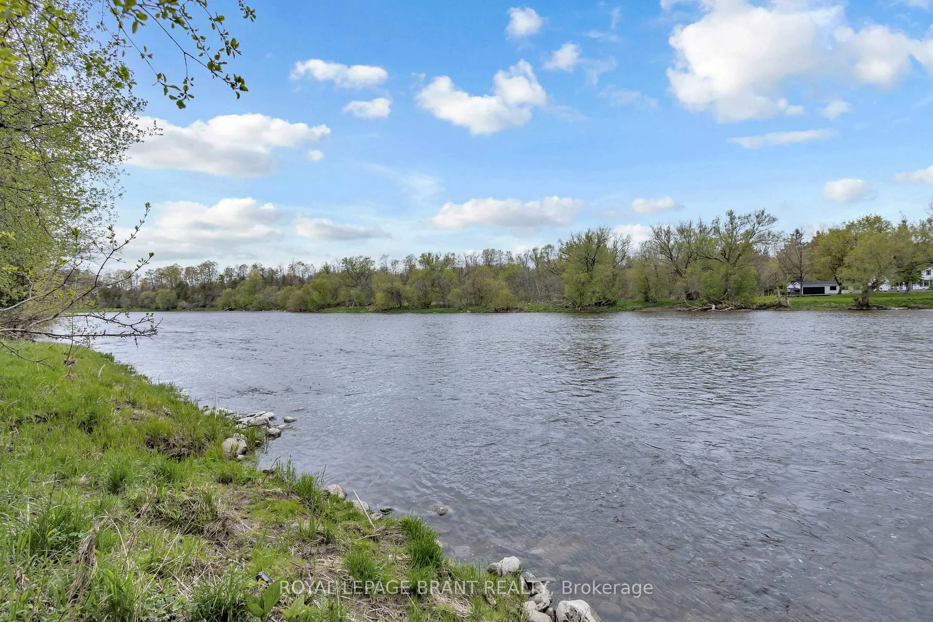 Photo 39 of 10 Burnside Drive, Brant, South Dumfries — HOMEH