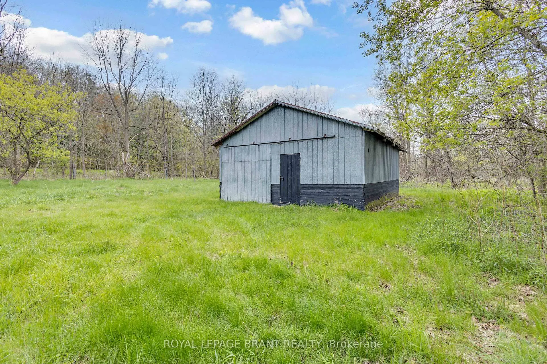 Photo 40 of 10 Burnside Drive, Brant, South Dumfries — HOMEH