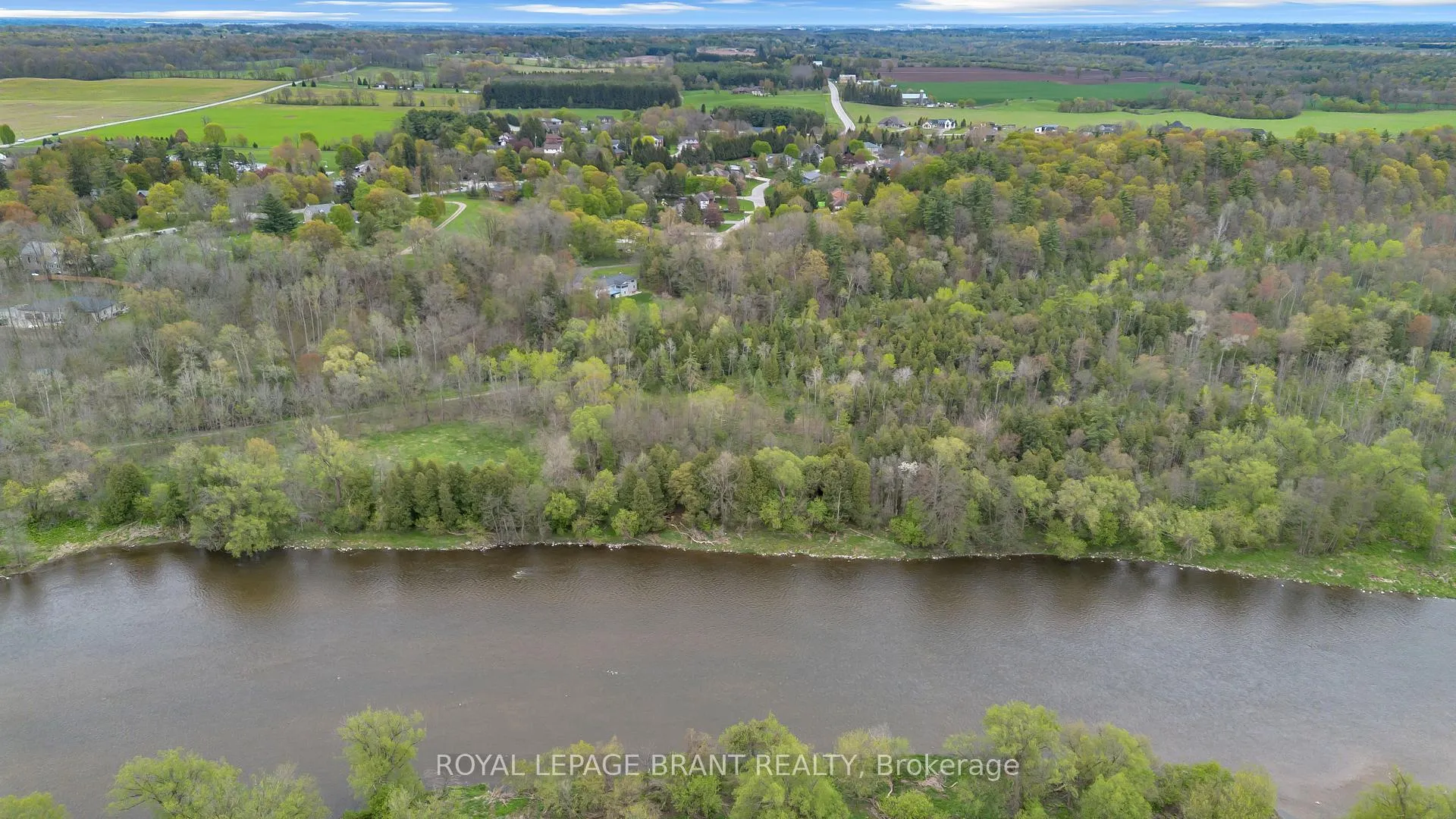 Photo 45 of 10 Burnside Drive, Brant, South Dumfries — HOMEH