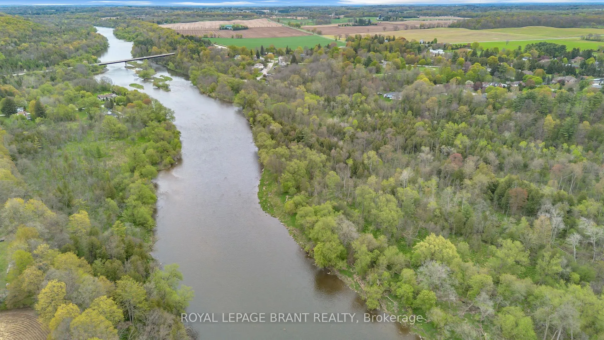 Photo 46 of 10 Burnside Drive, Brant, South Dumfries — HOMEH
