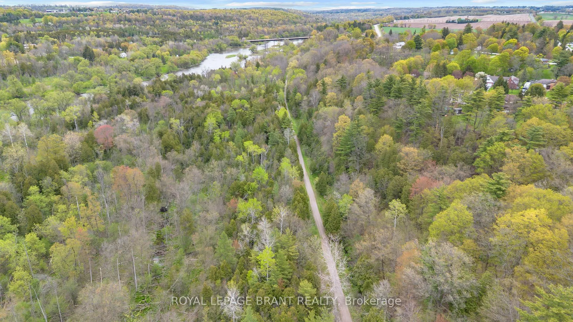 Photo 48 of 10 Burnside Drive, Brant, South Dumfries — HOMEH