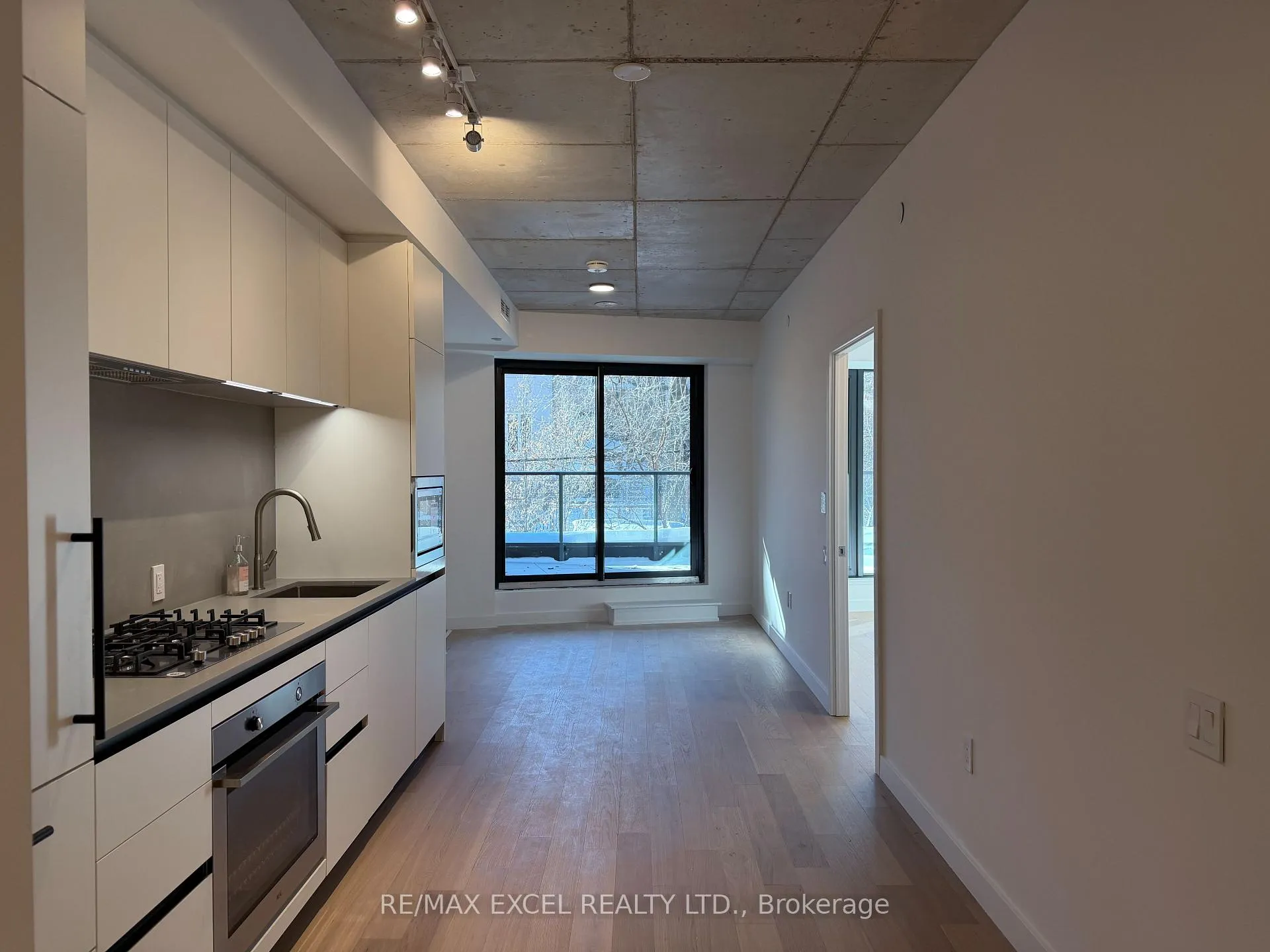 Front of Unit 218, 1720 Bayview Avenue