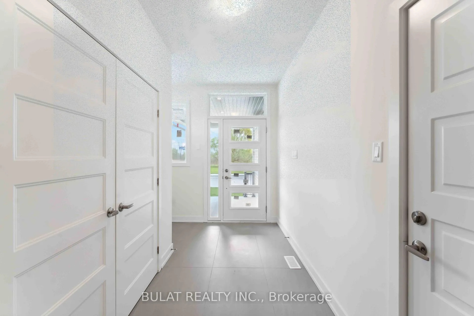 Photo 3 of 1361 Kitchener Avenue, Ottawa, Ellwood — HOMEH