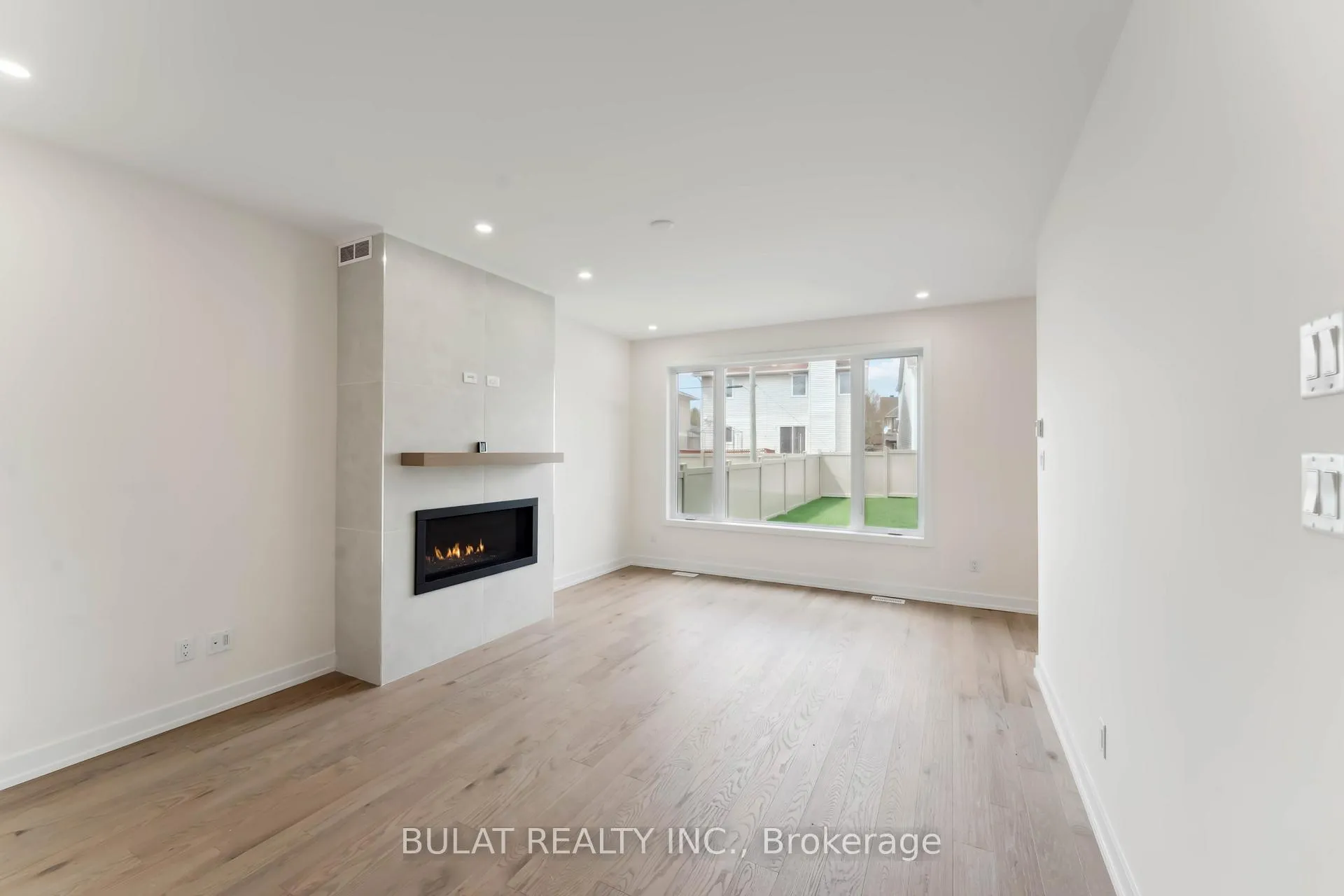Photo 5 of 1361 Kitchener Avenue, Ottawa, Ellwood — HOMEH