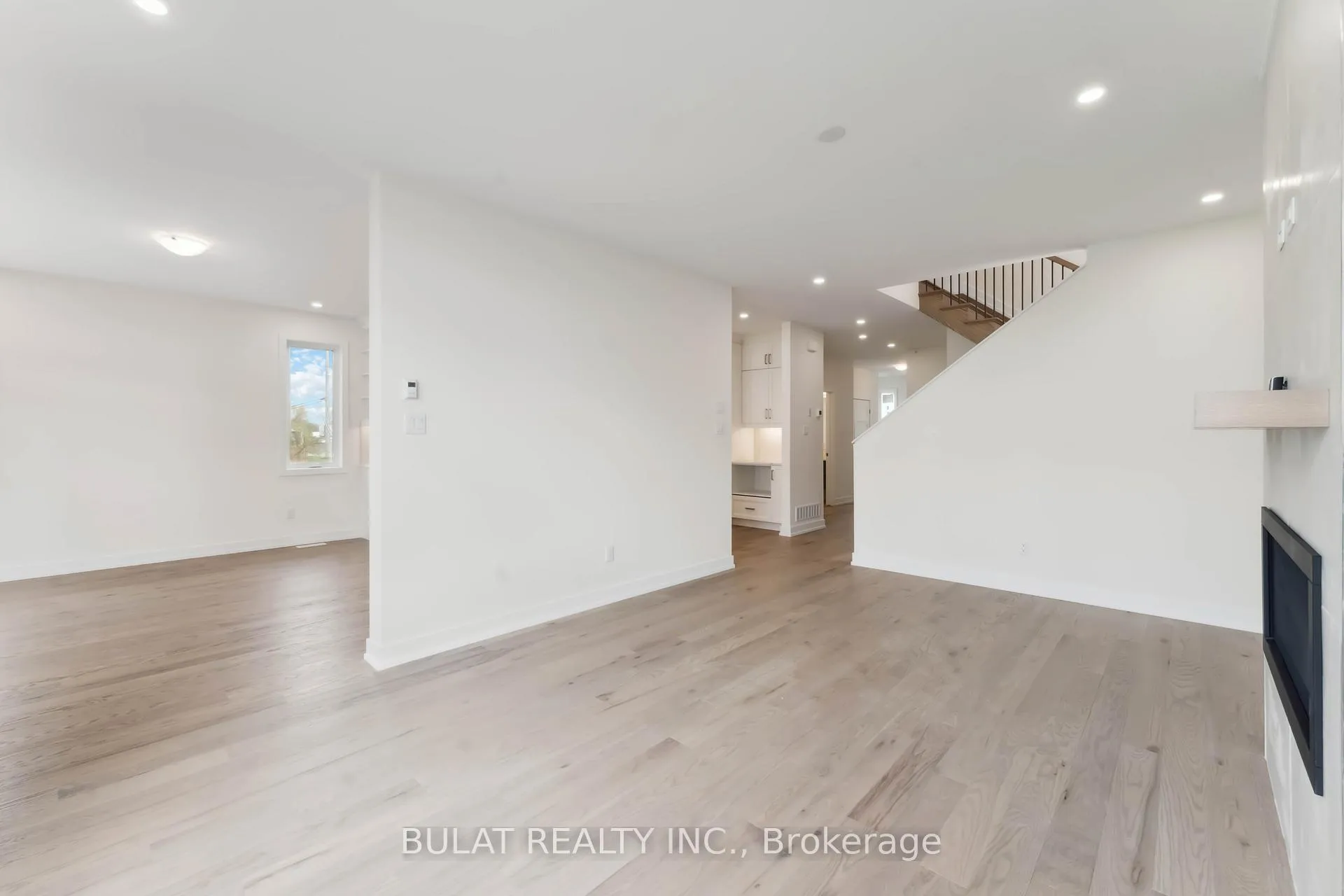 Photo 7 of 1361 Kitchener Avenue, Ottawa, Ellwood — HOMEH