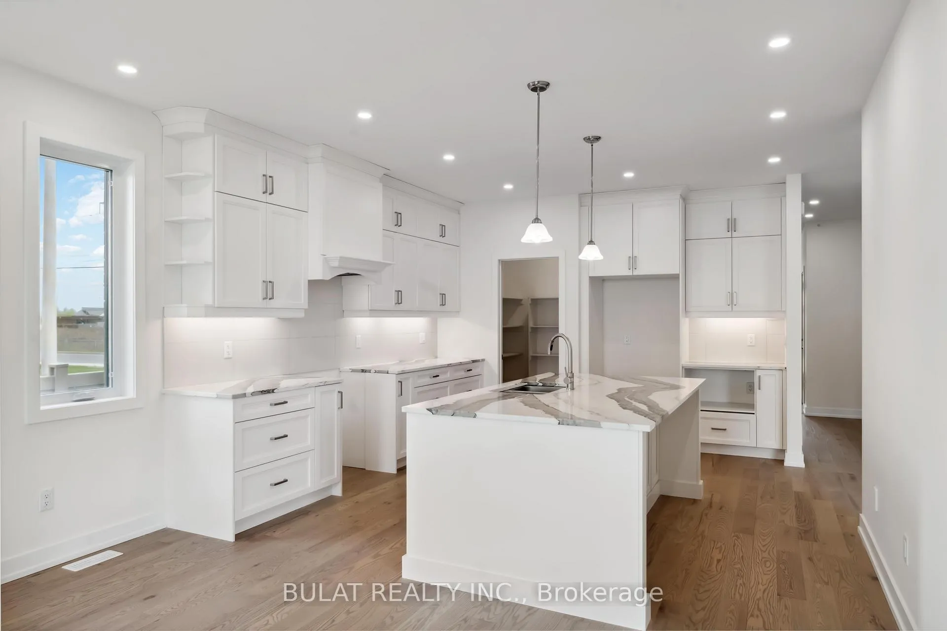 Photo 9 of 1361 Kitchener Avenue, Ottawa, Ellwood — HOMEH