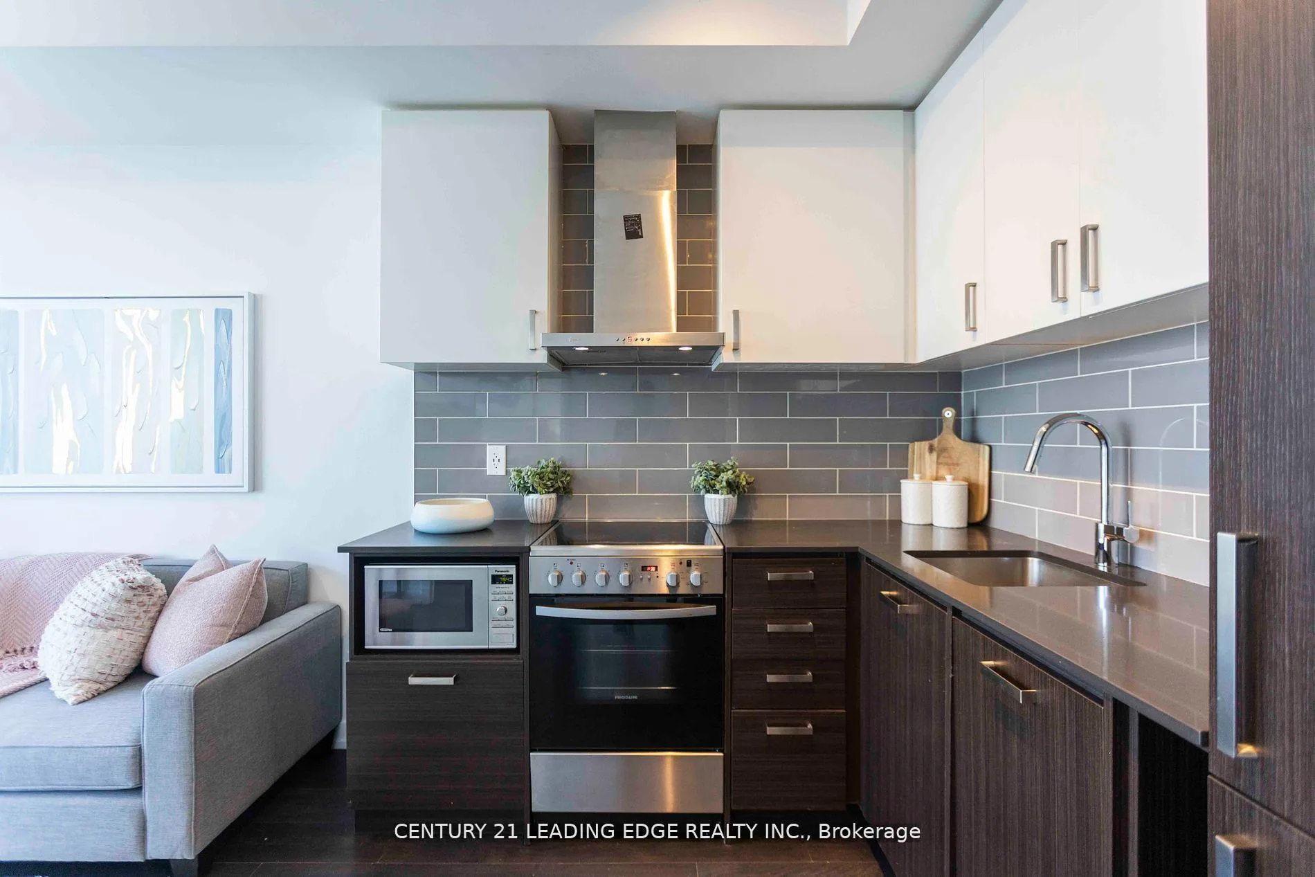 Photo 3 of Unit 3403, 125 Redpath Avenue, Toronto, Mount Pleasant East — HOMEH