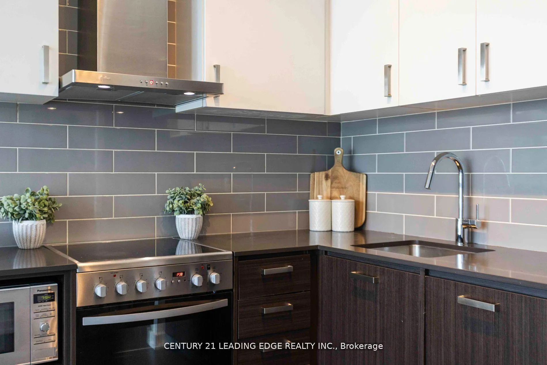Photo 5 of Unit 3403, 125 Redpath Avenue, Toronto, Mount Pleasant East — HOMEH