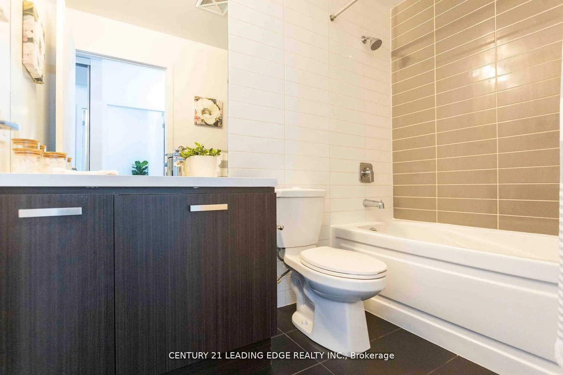 Photo 12 of Unit 3403, 125 Redpath Avenue, Toronto, Mount Pleasant East — HOMEH