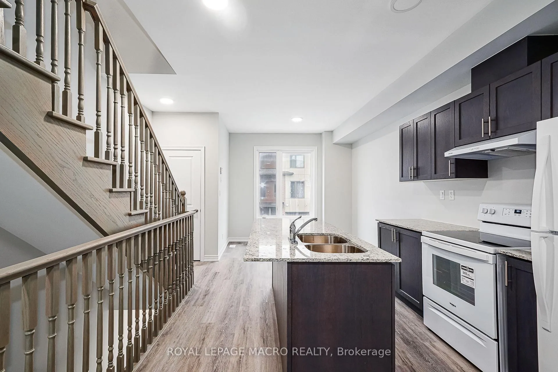 Photo 3 of 43 Winters Crescent, Collingwood — HOMEH