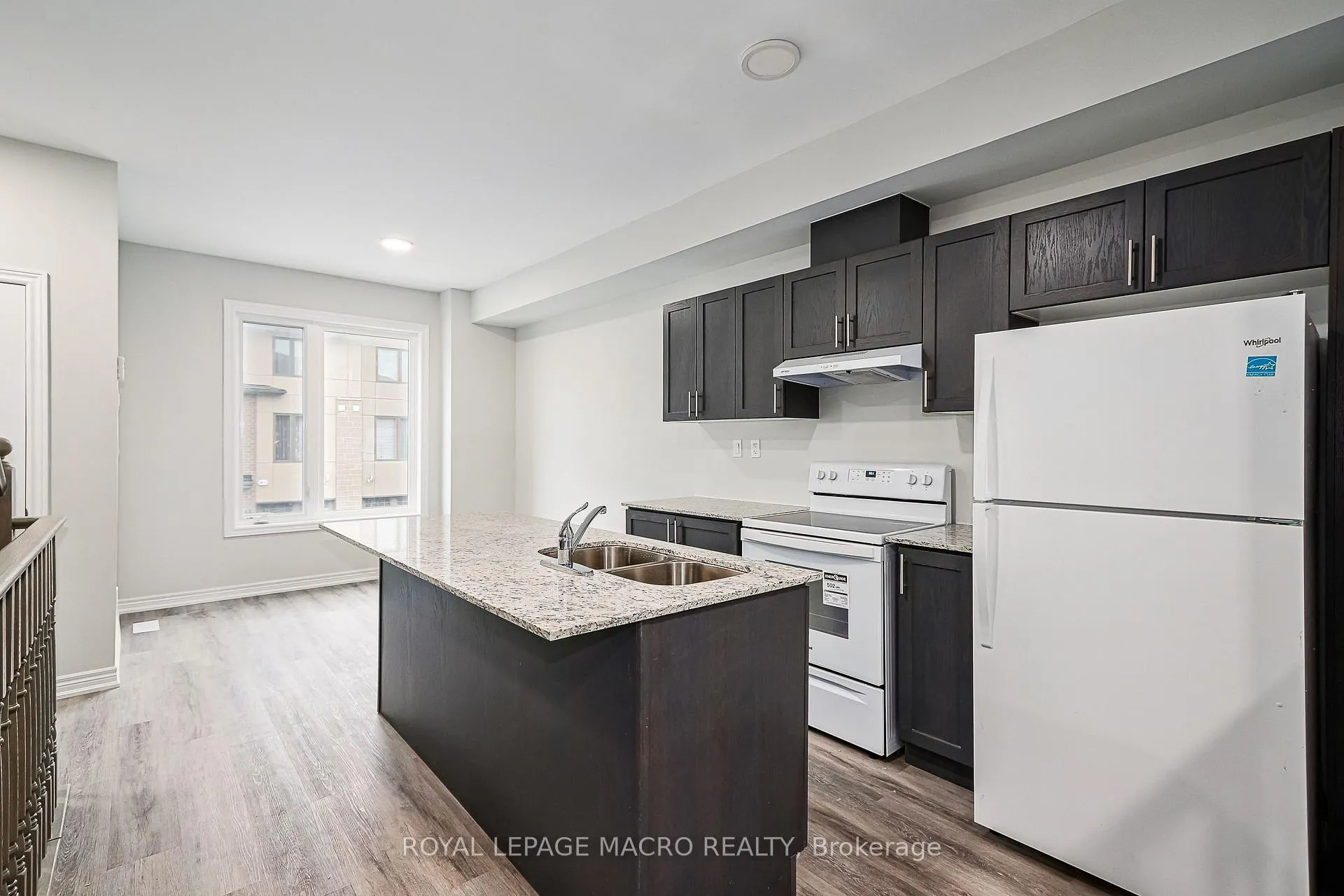 Photo 5 of 43 Winters Crescent, Collingwood — HOMEH