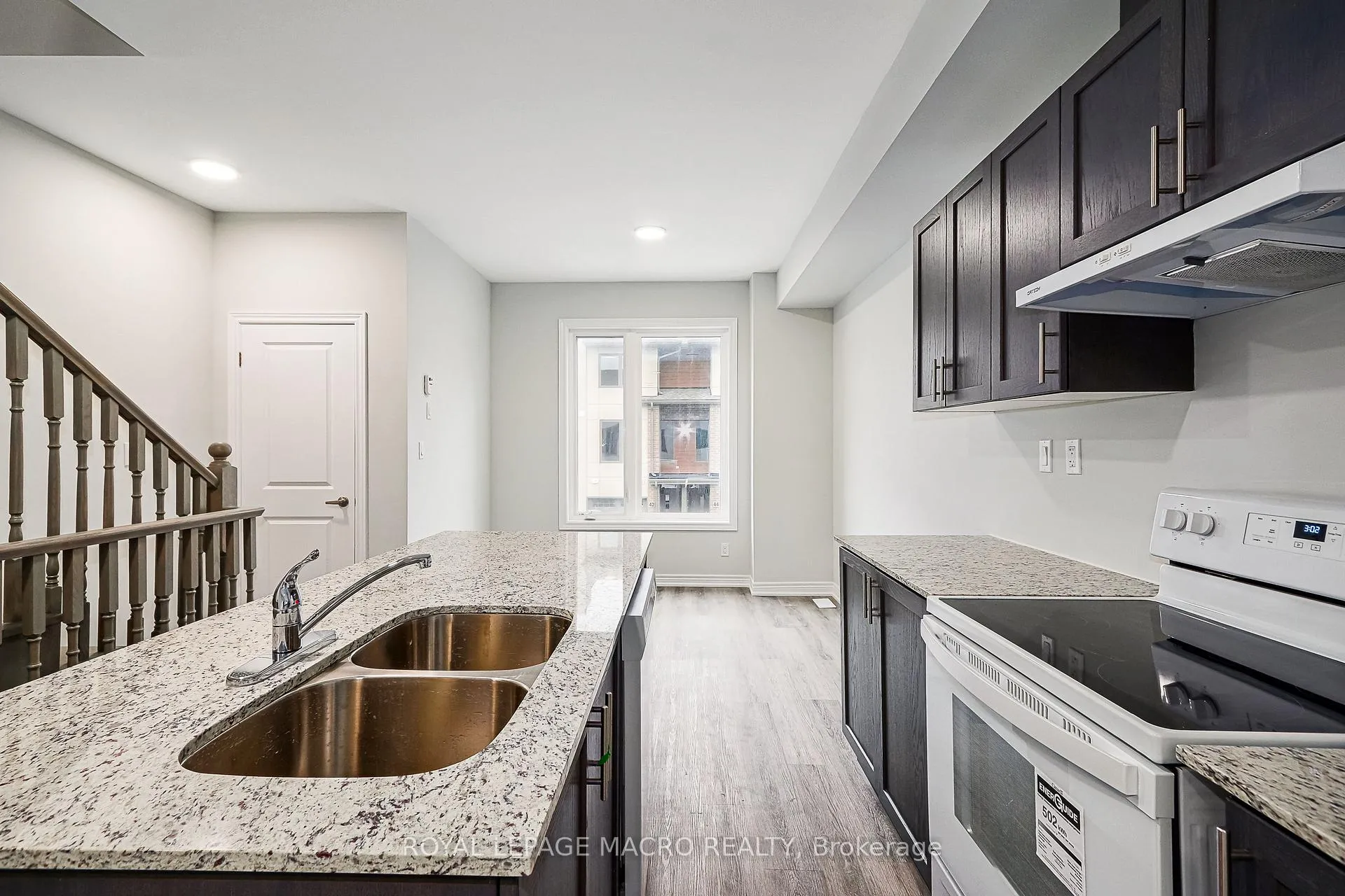 Photo 6 of 43 Winters Crescent, Collingwood — HOMEH