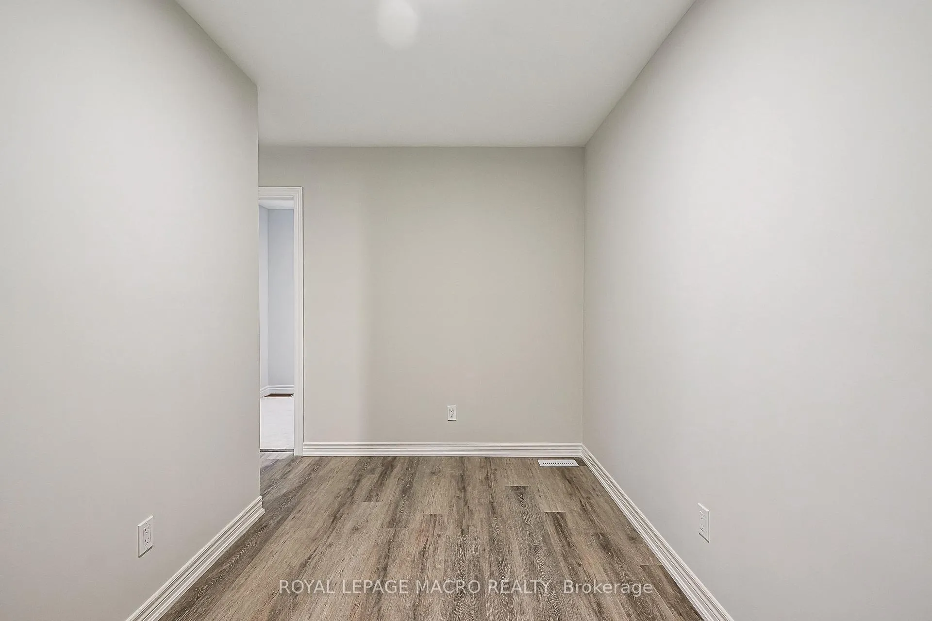 Photo 12 of 43 Winters Crescent, Collingwood — HOMEH